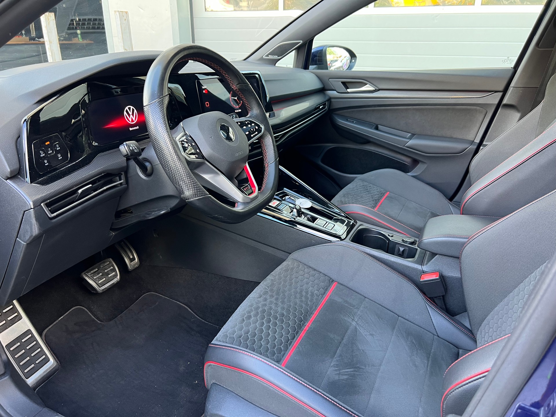 VW Golf 2.0 TSI GTI Clubsport DSG * Panorama * Head-up Display * IQ Light * Camera * Harman Kardon Audio *-image-8