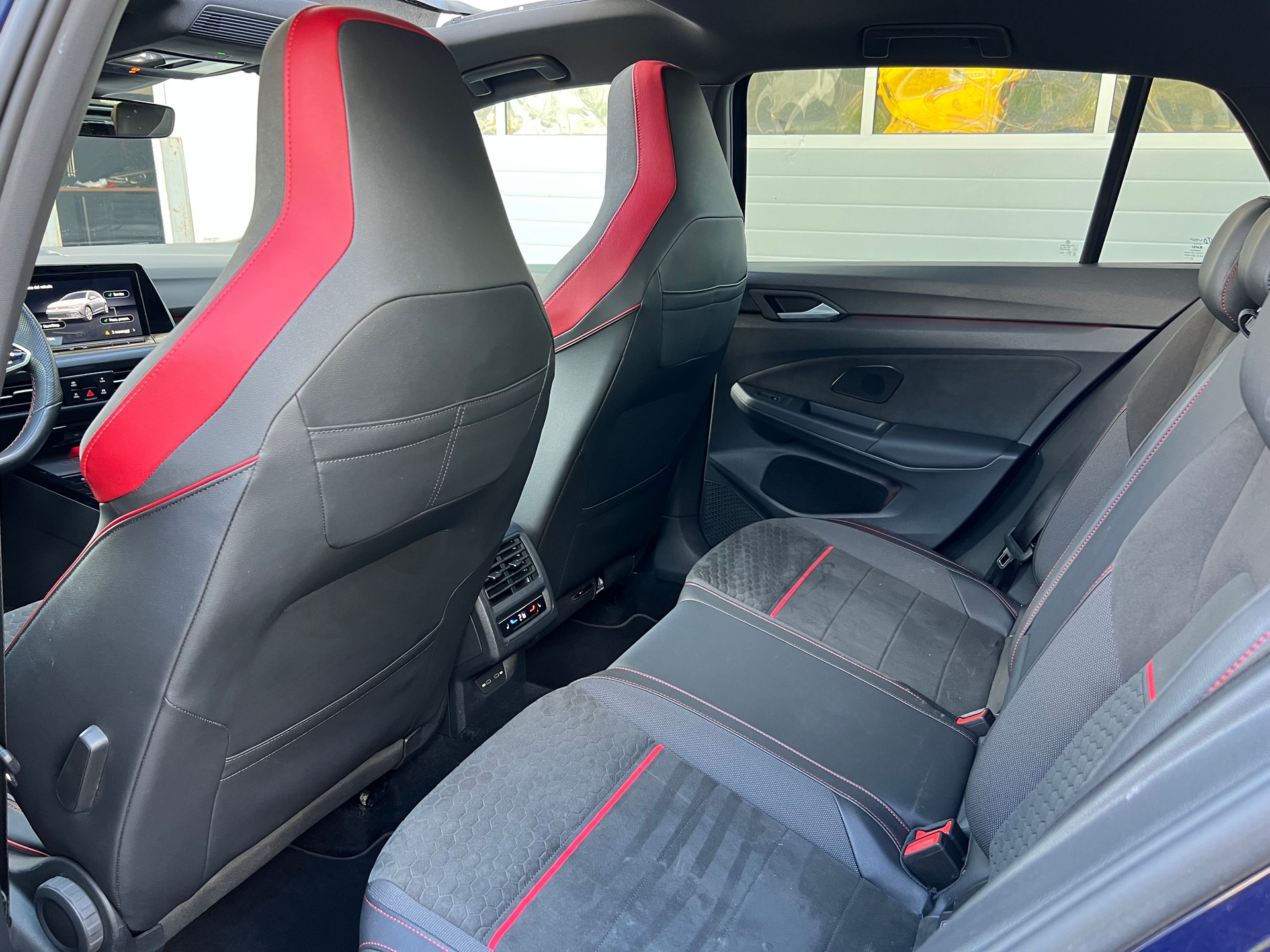 VW Golf 2.0 TSI GTI Clubsport DSG * Panorama * Head-up Display * IQ Light * Camera * Harman Kardon Audio *-image-10