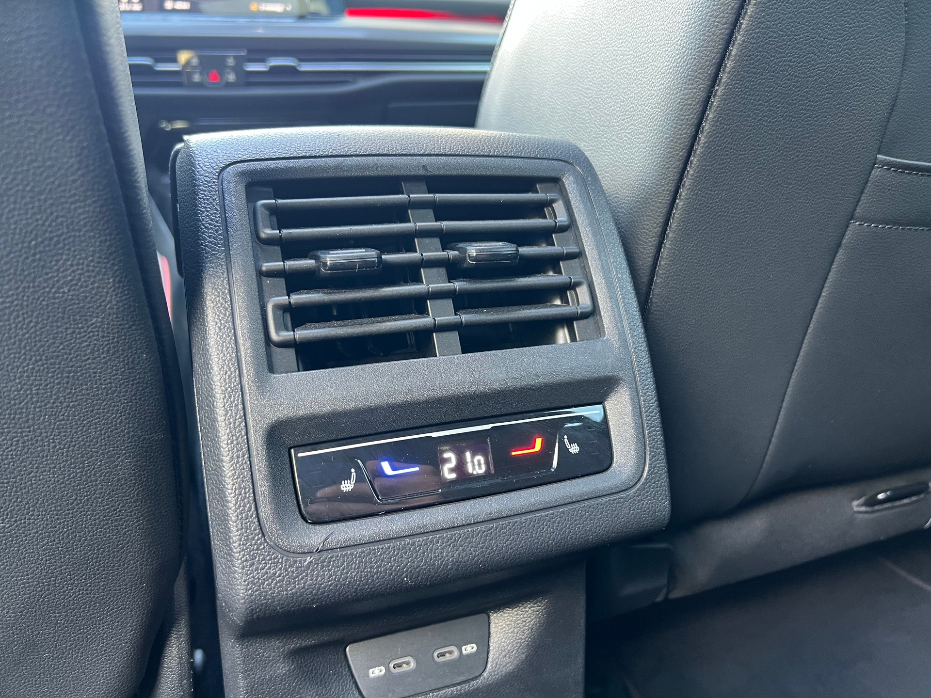 VW Golf 2.0 TSI GTI Clubsport DSG * Panorama * Head-up Display * IQ Light * Camera * Harman Kardon Audio *-image-12