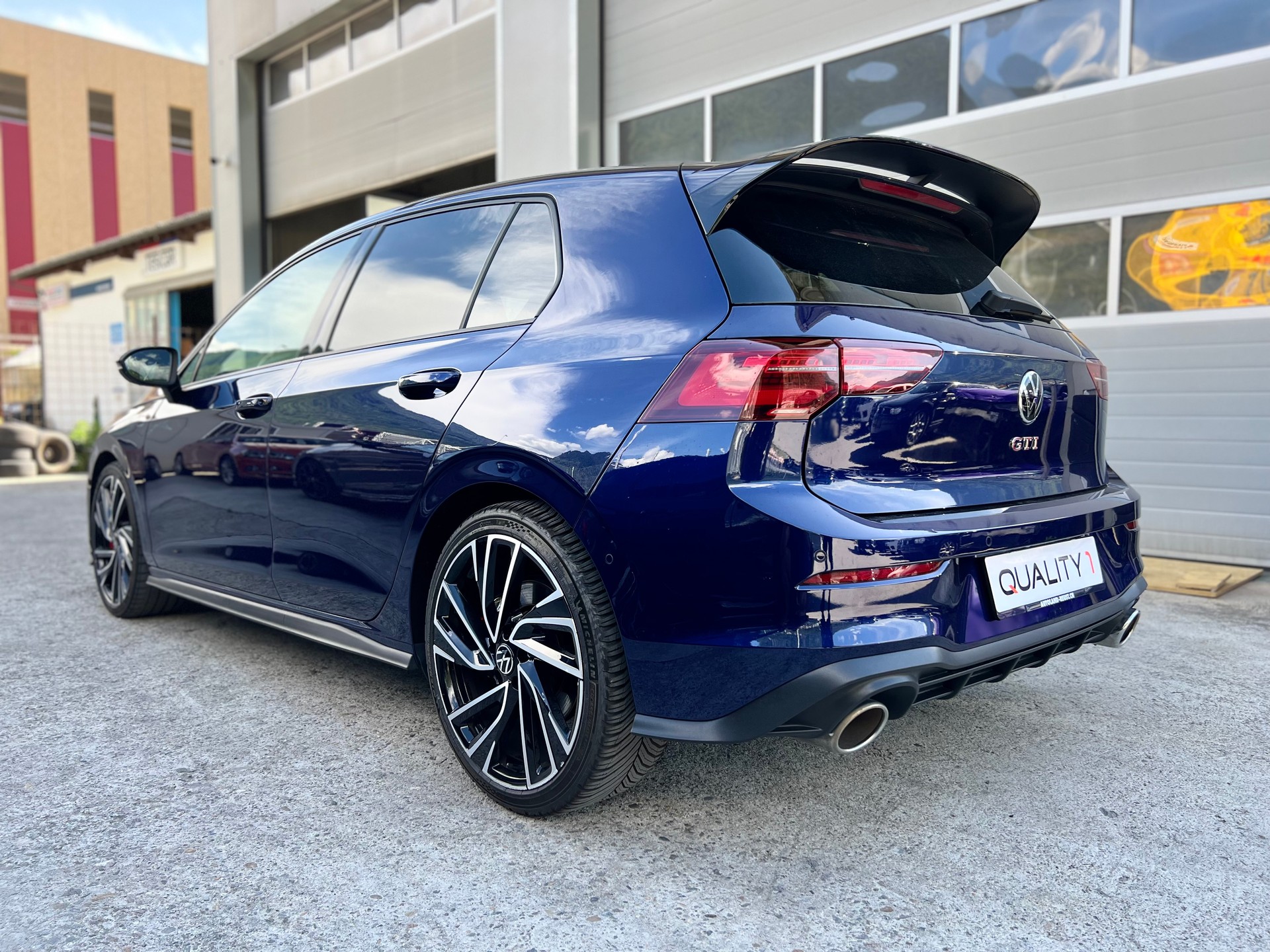 VW Golf 2.0 TSI GTI Clubsport DSG * Panorama * Head-up Display * IQ Light * Camera * Harman Kardon Audio *-image-3