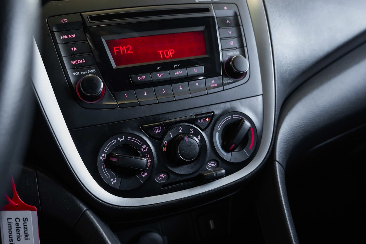 SUZUKI Celerio 1.0 Compact Top Swiss Edition-image-18