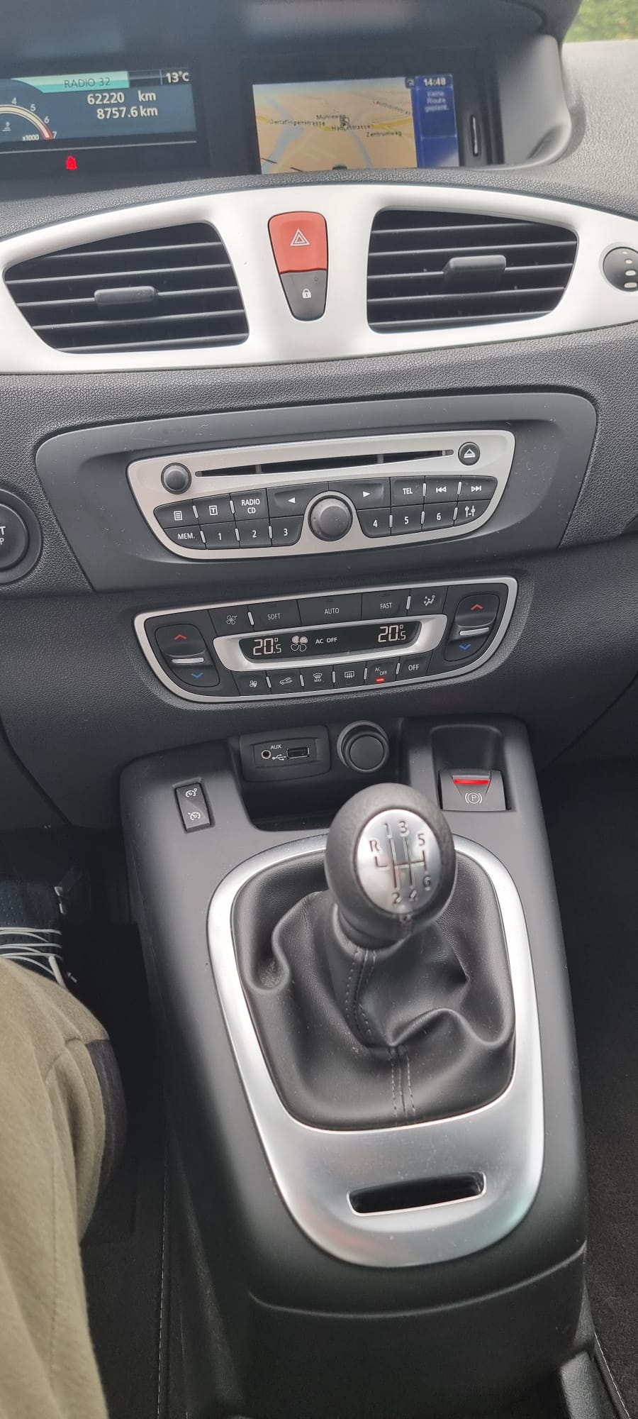 RENAULT Scénic 1.4 16V Turbo Privilège-image-7