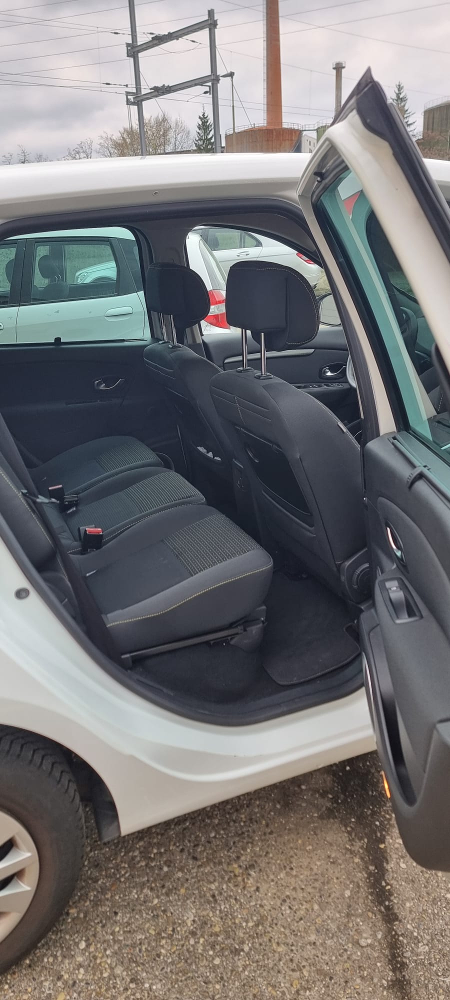 RENAULT Scénic 1.4 16V Turbo Privilège-image-4