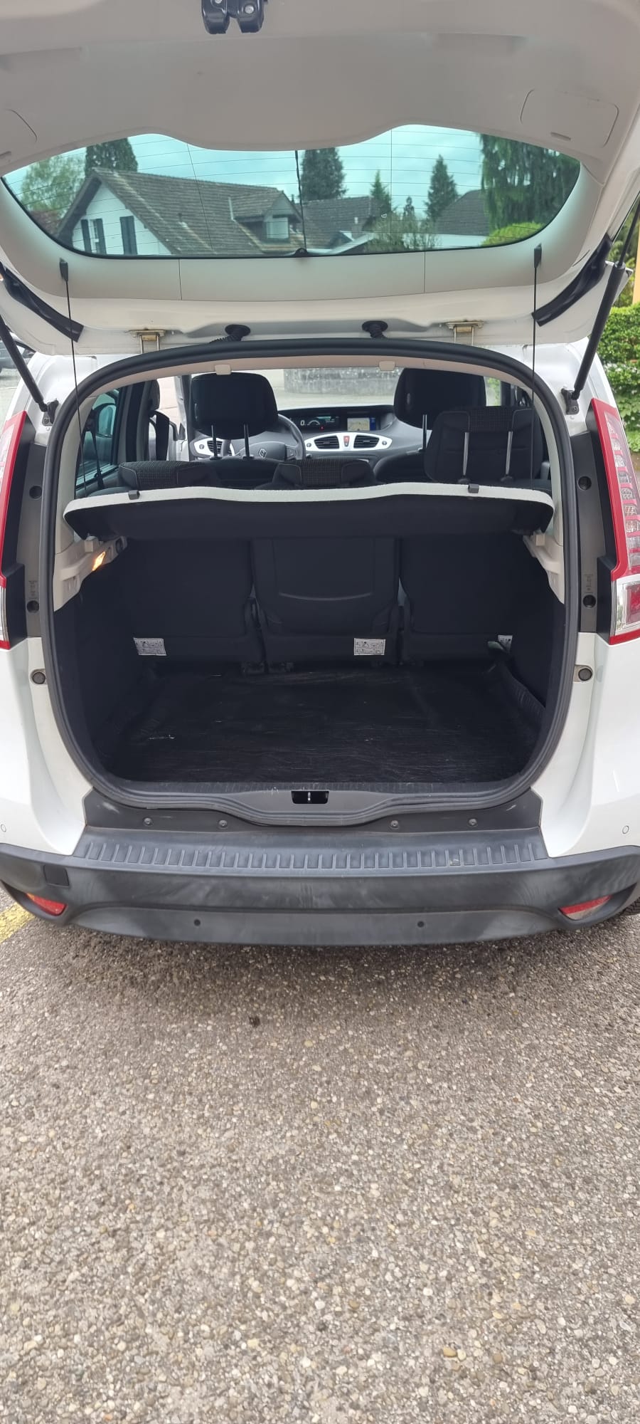 RENAULT Scénic 1.4 16V Turbo Privilège-image-11