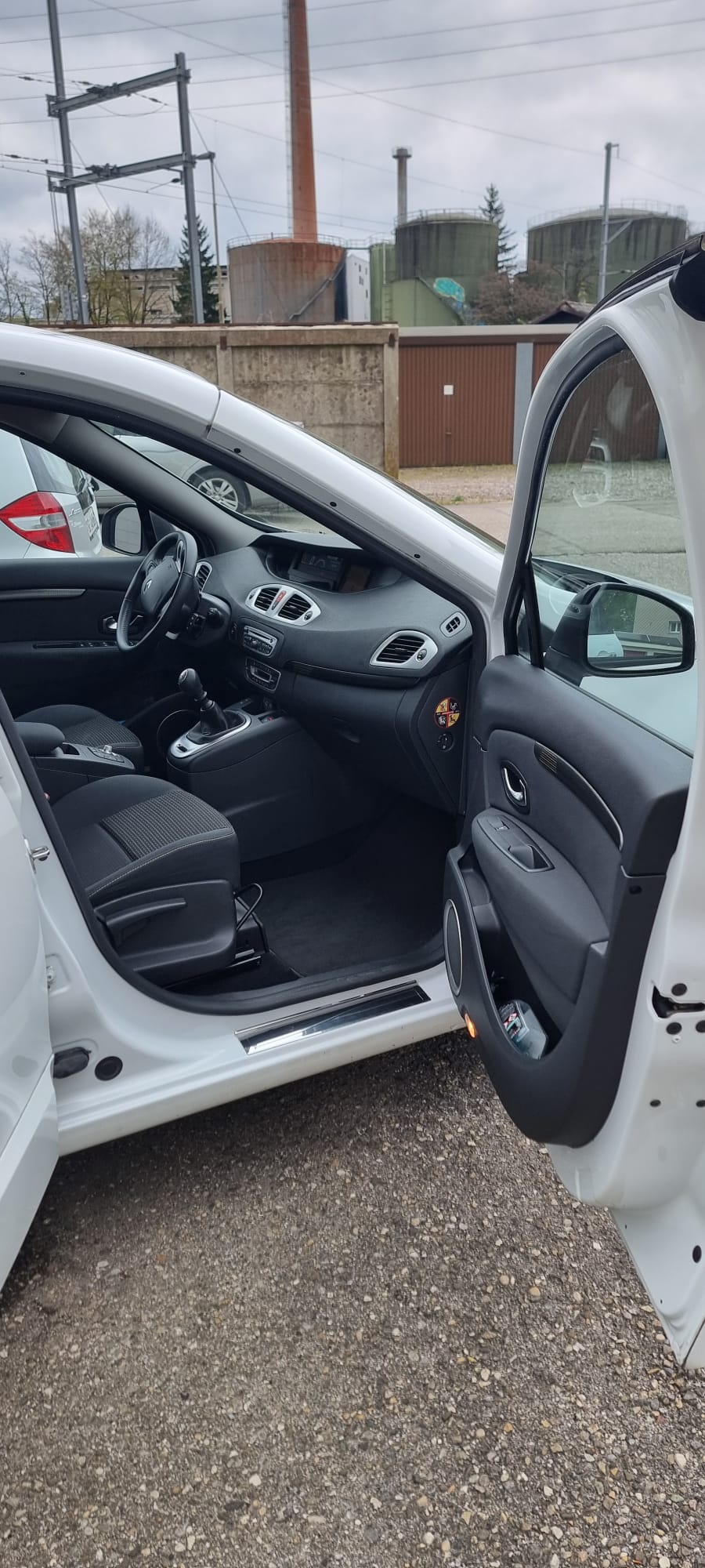 RENAULT Scénic 1.4 16V Turbo Privilège-image-8
