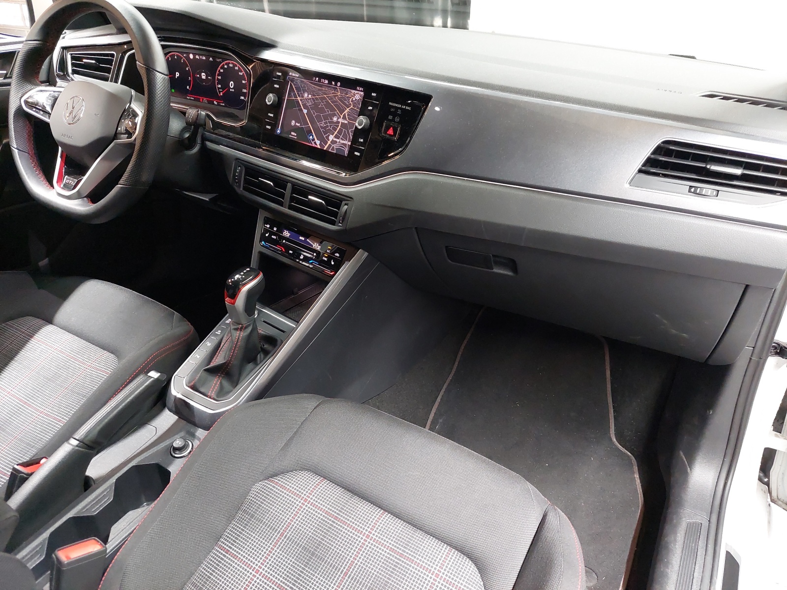 VW Polo 2.0 TSI GTI DSG-image-9