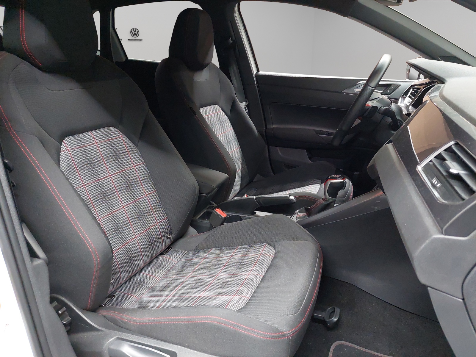 VW Polo 2.0 TSI GTI DSG-image-8