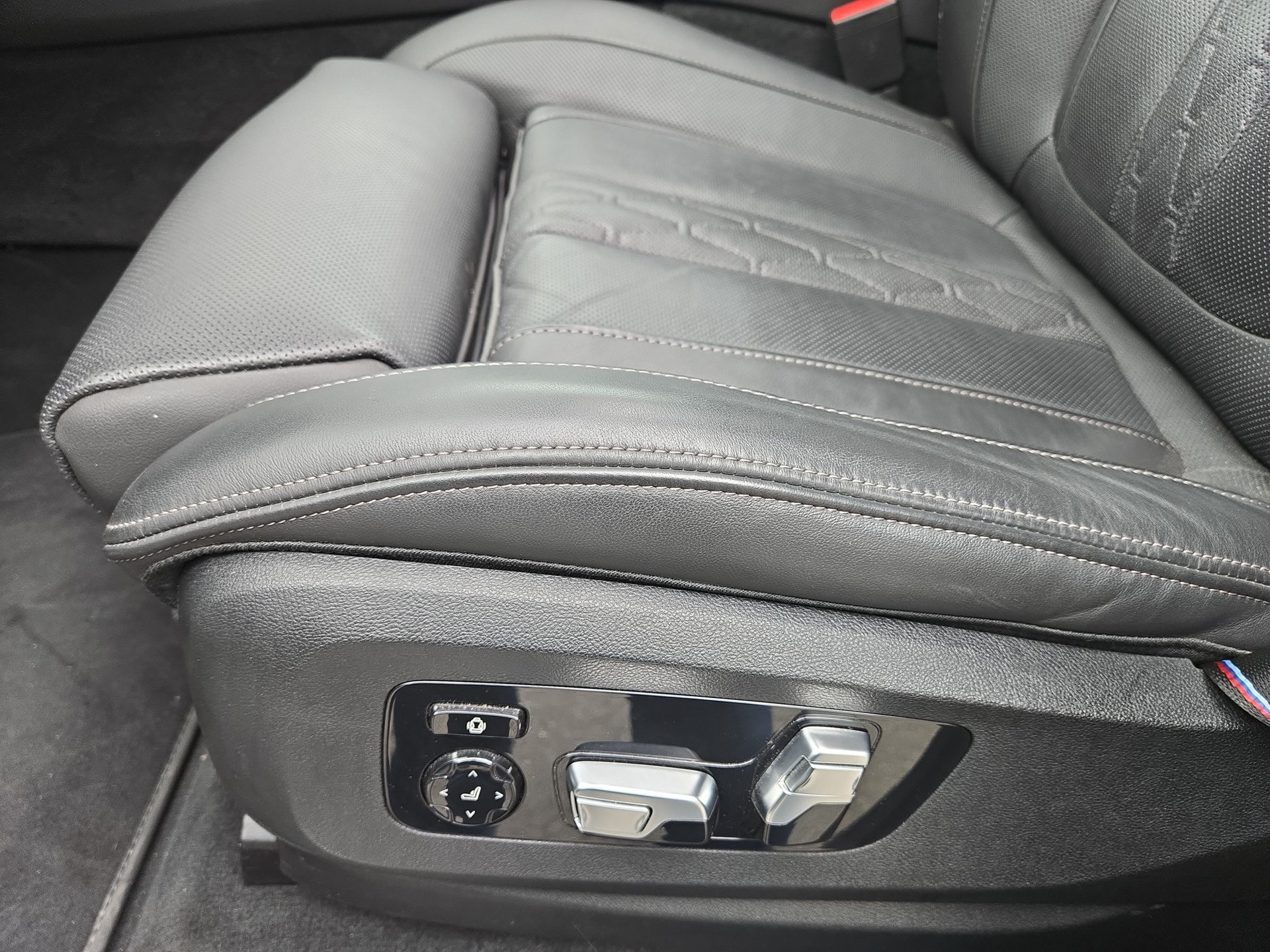 BMW X7 xDrive 48V 40d M Sport Pro Steptronic-image-17
