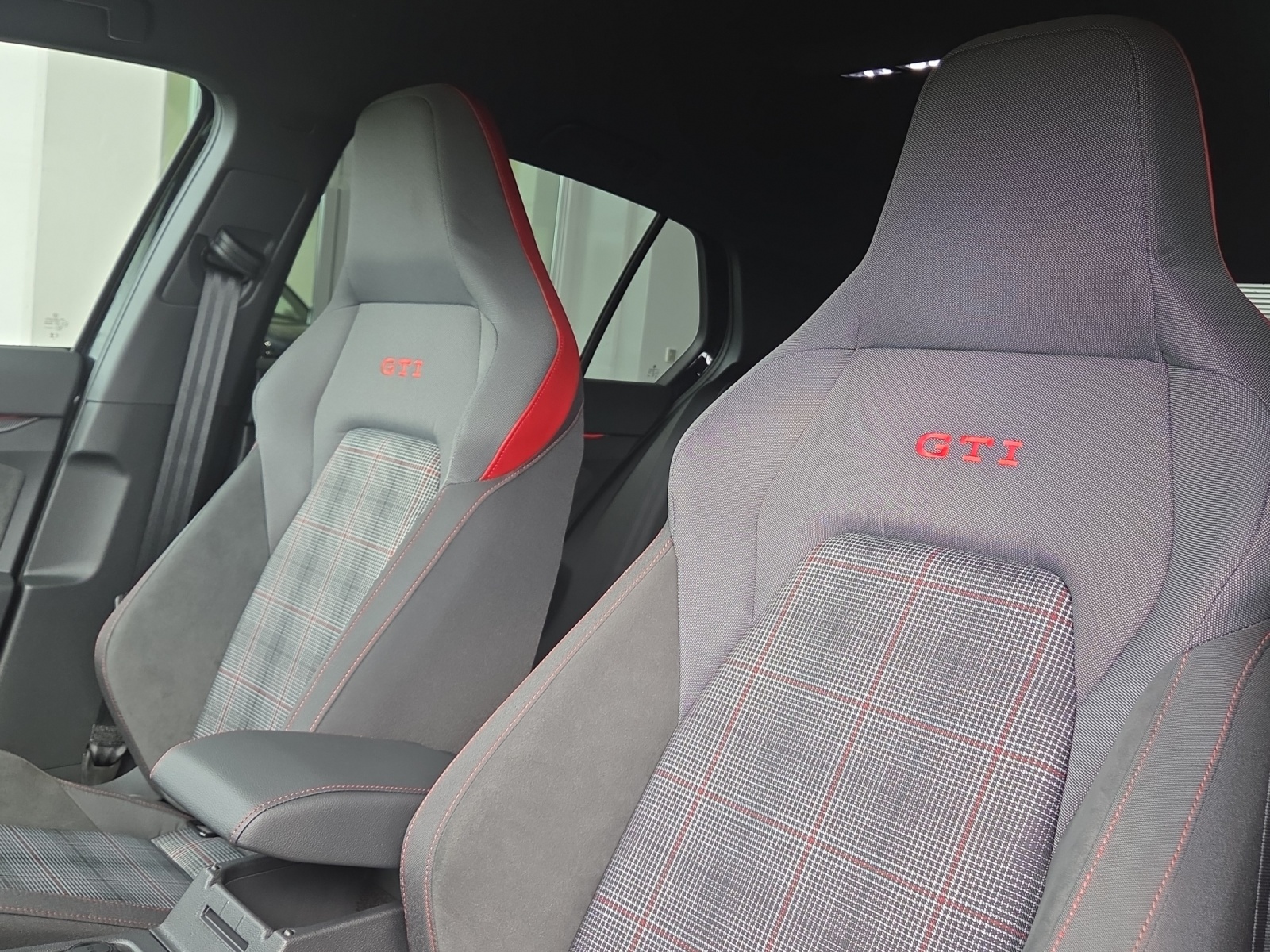 VW Golf 2.0 TSI GTI DSG-image-10