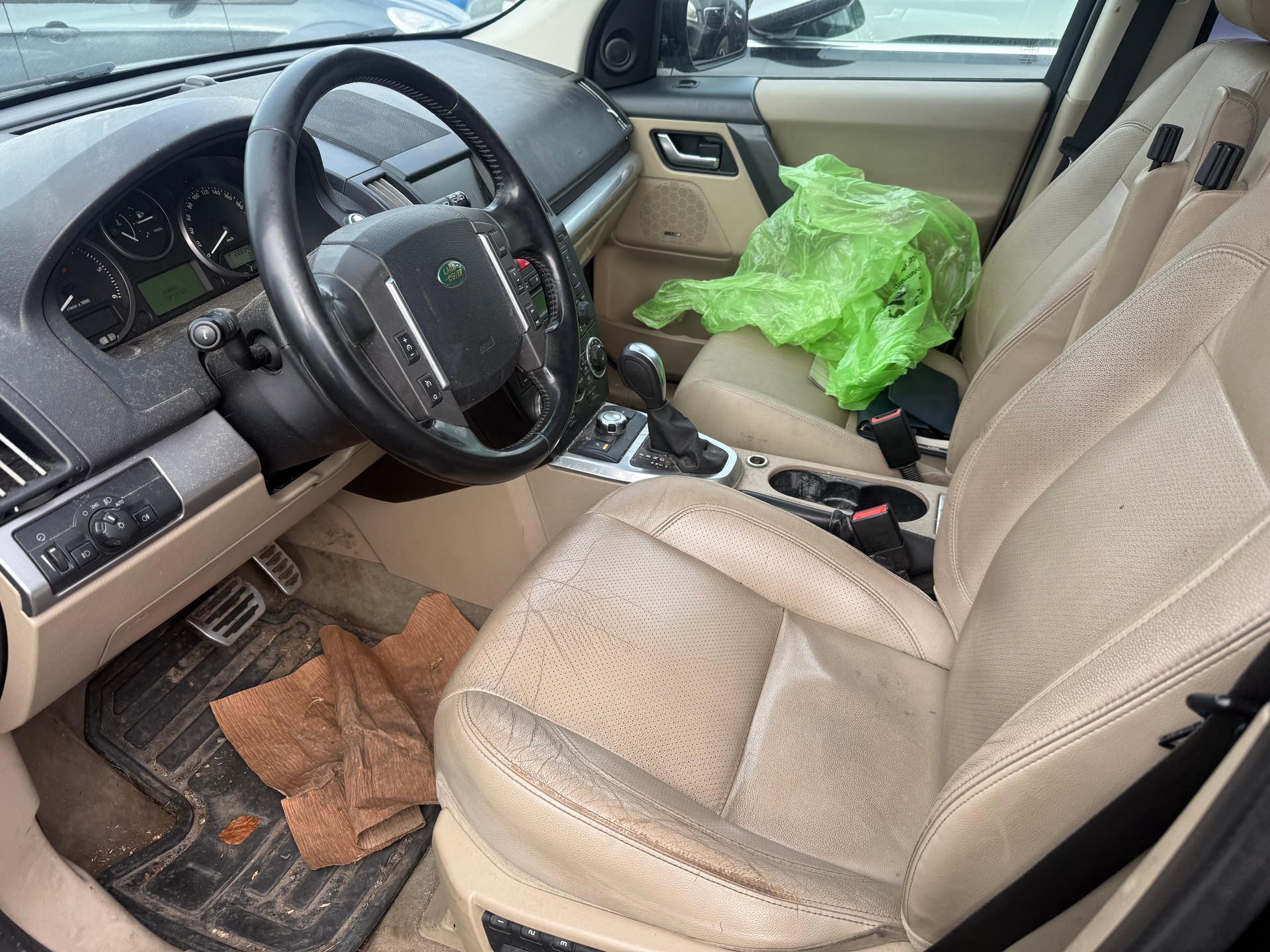 LAND ROVER Freelander 2.2 TD4 XS Automatic-image-4