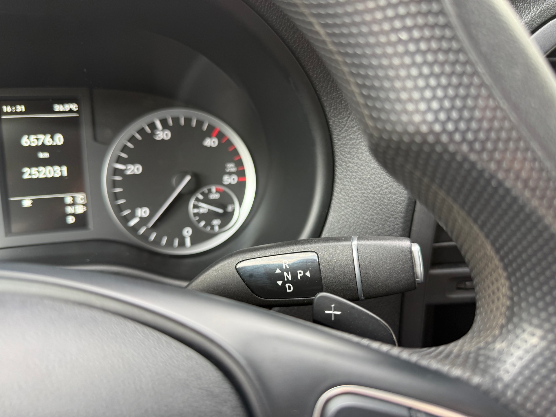 MERCEDES-BENZ Vito 116 BlueTec Tourer Pro 4Matic 7G-Tronic 5-Plätzer-image-15