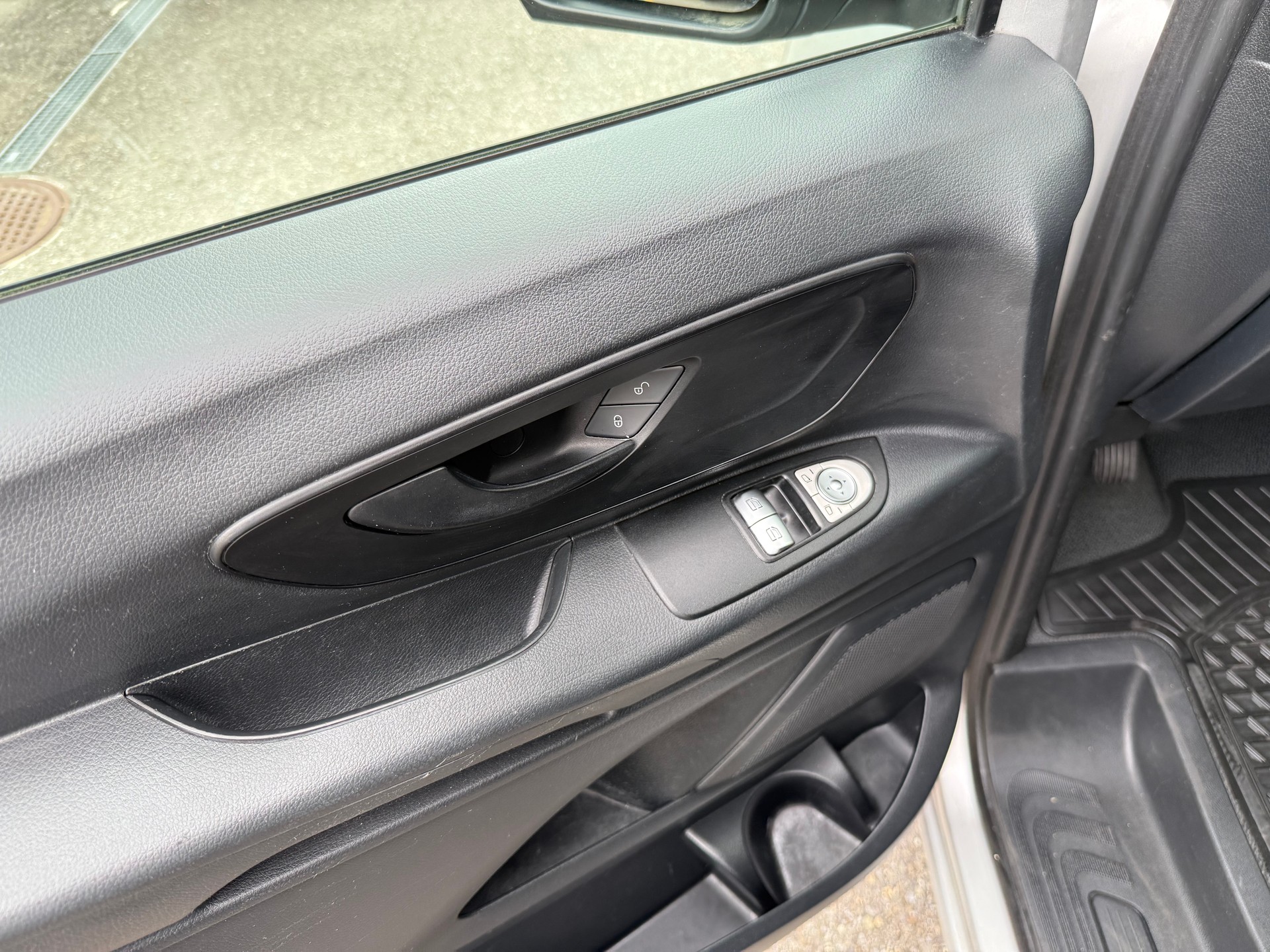 MERCEDES-BENZ Vito 116 BlueTec Tourer Pro 4Matic 7G-Tronic 5-Plätzer-image-21