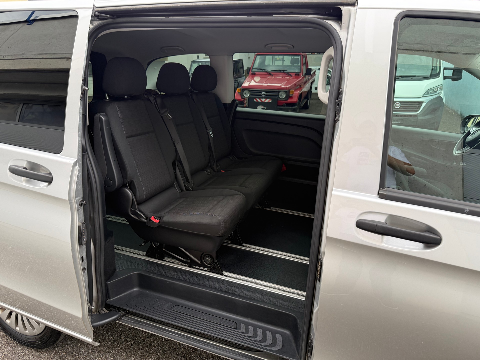 MERCEDES-BENZ Vito 116 BlueTec Tourer Pro 4Matic 7G-Tronic 5-Plätzer-image-23