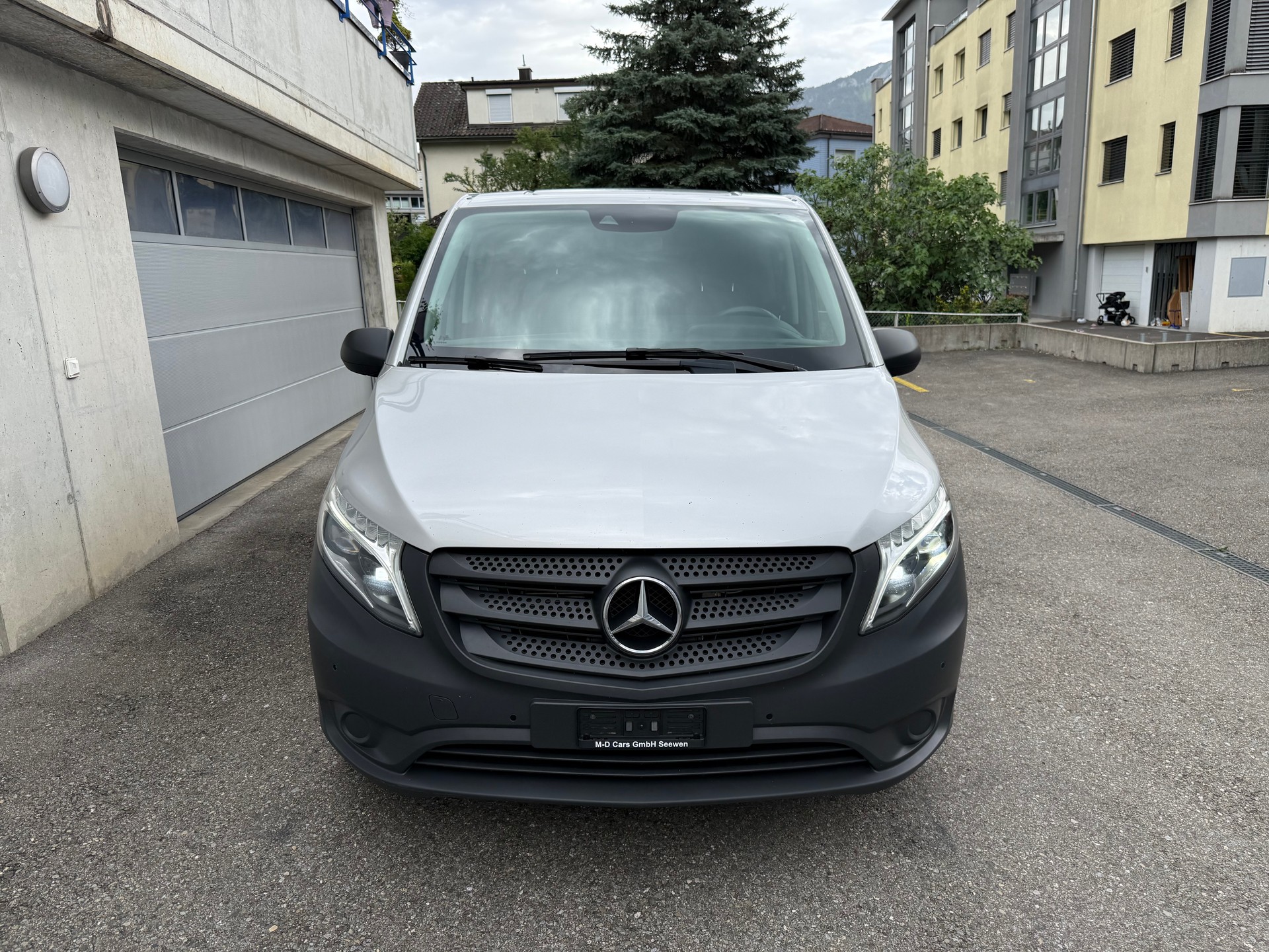 MERCEDES-BENZ Vito 116 BlueTec Tourer Pro 4Matic 7G-Tronic 5-Plätzer-image-1