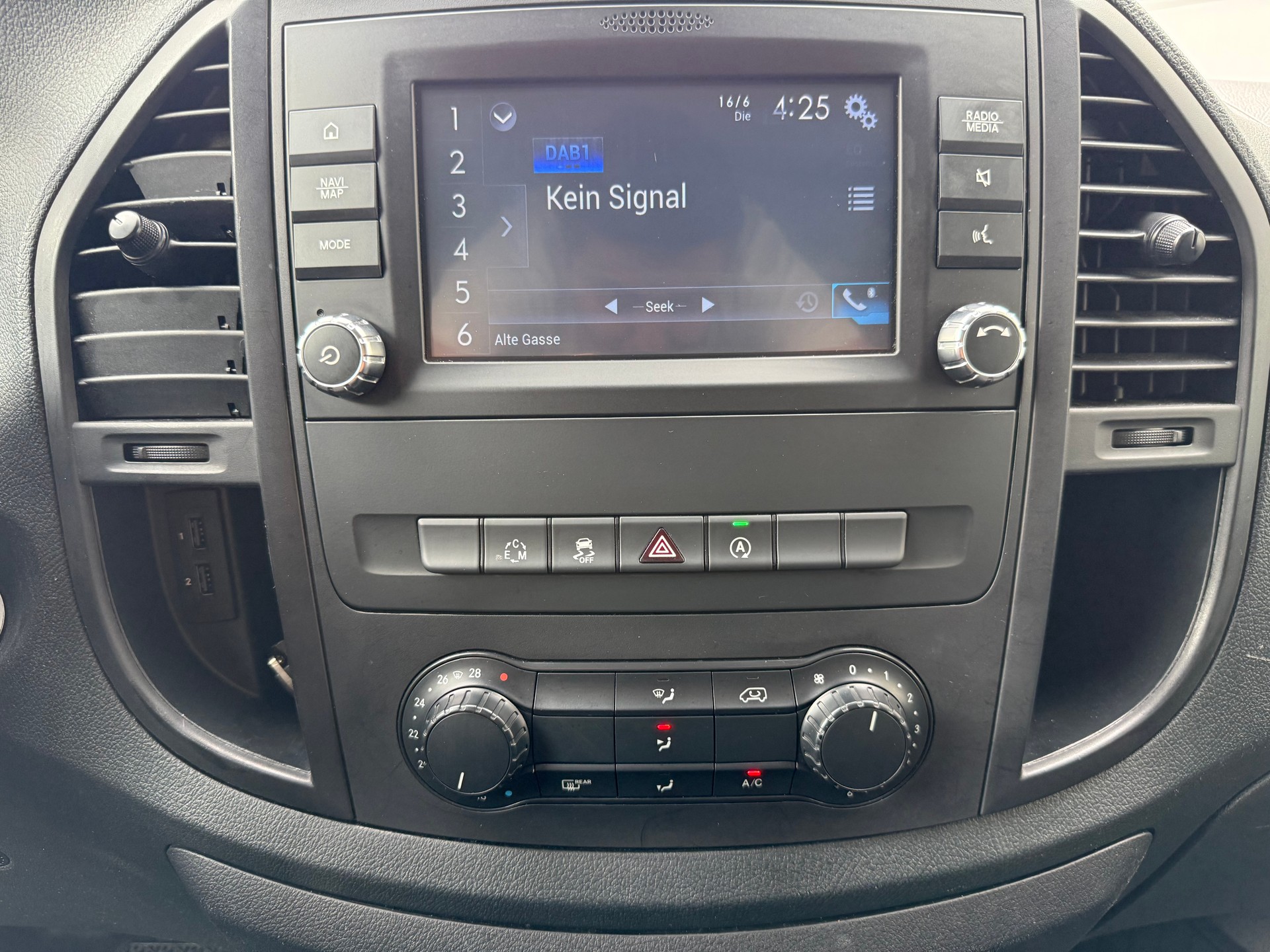 MERCEDES-BENZ Vito 116 BlueTec Tourer Pro 4Matic 7G-Tronic 5-Plätzer-image-19