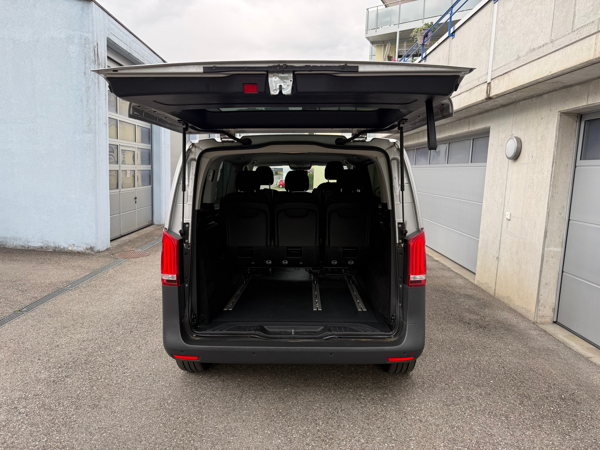 MERCEDES-BENZ Vito 116 BlueTec Tourer Pro 4Matic 7G-Tronic 5-Plätzer-image-25