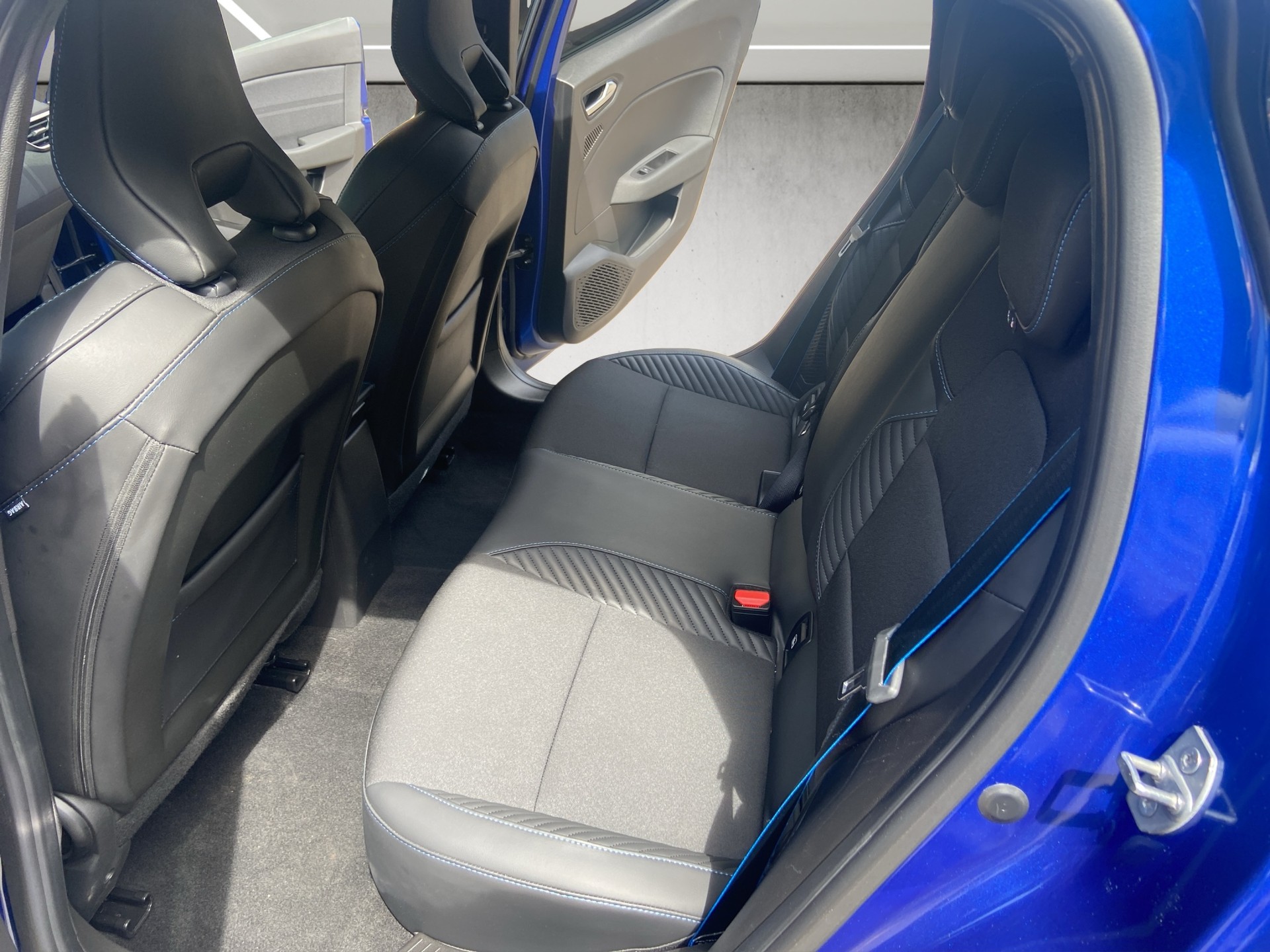 RENAULT Clio 1.6 E-Tech Esprit Alpine-image-8