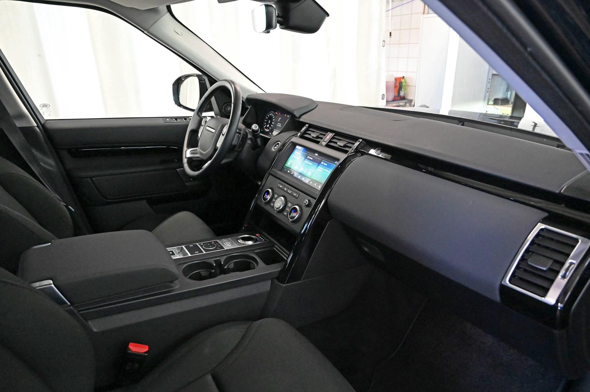 LAND ROVER Discovery 2.0 SD4 SE Automatic-image-16