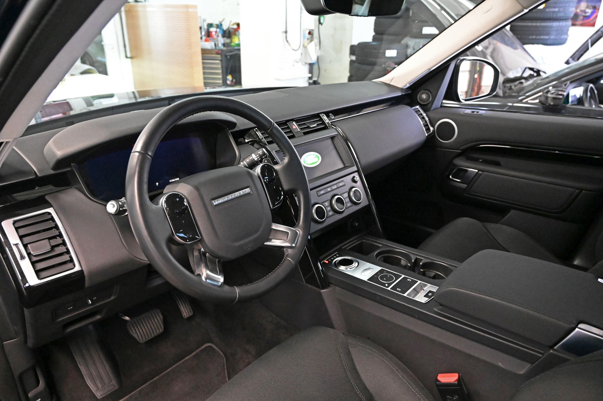 LAND ROVER Discovery 2.0 SD4 SE Automatic-image-8