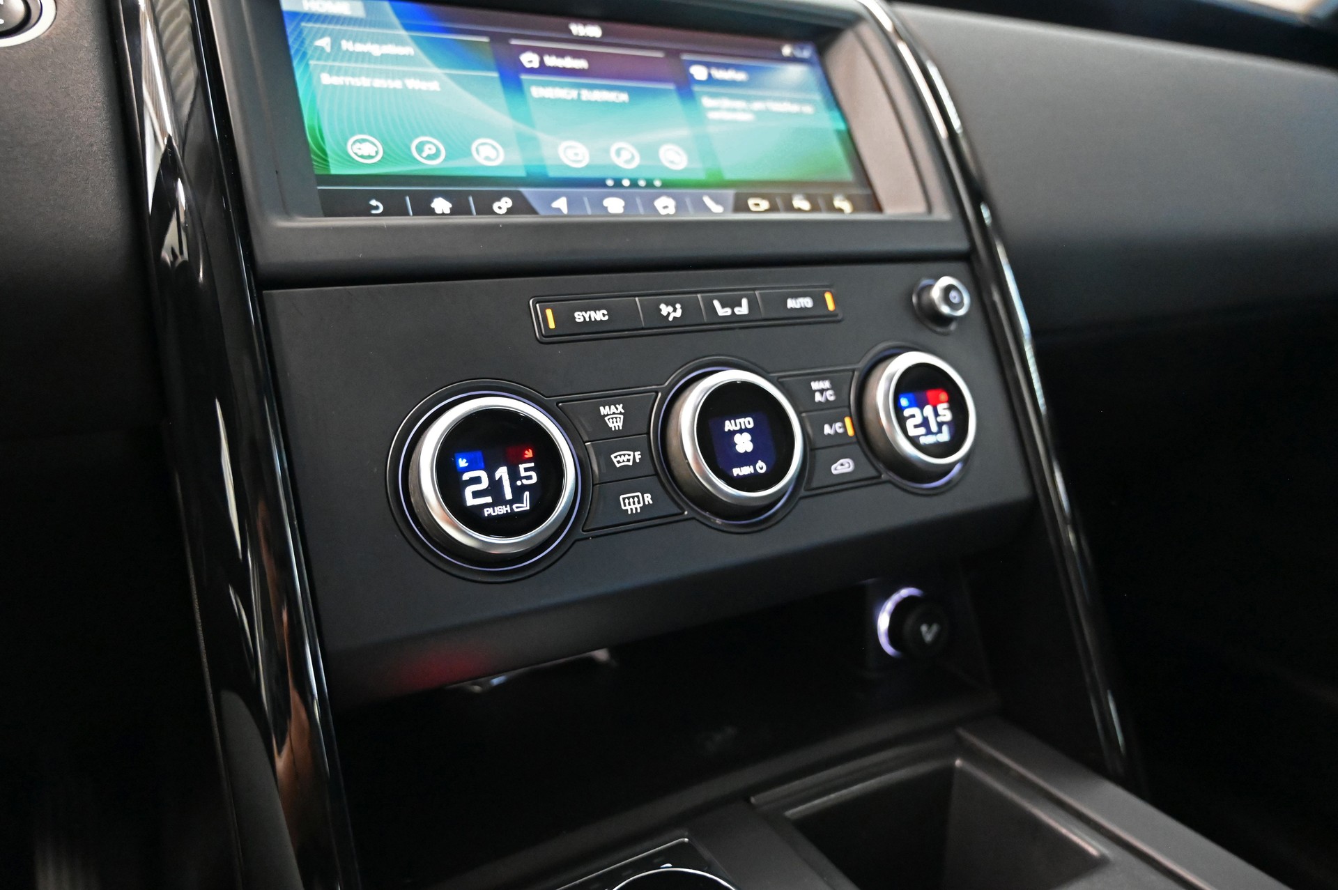 LAND ROVER Discovery 2.0 SD4 SE Automatic-image-12