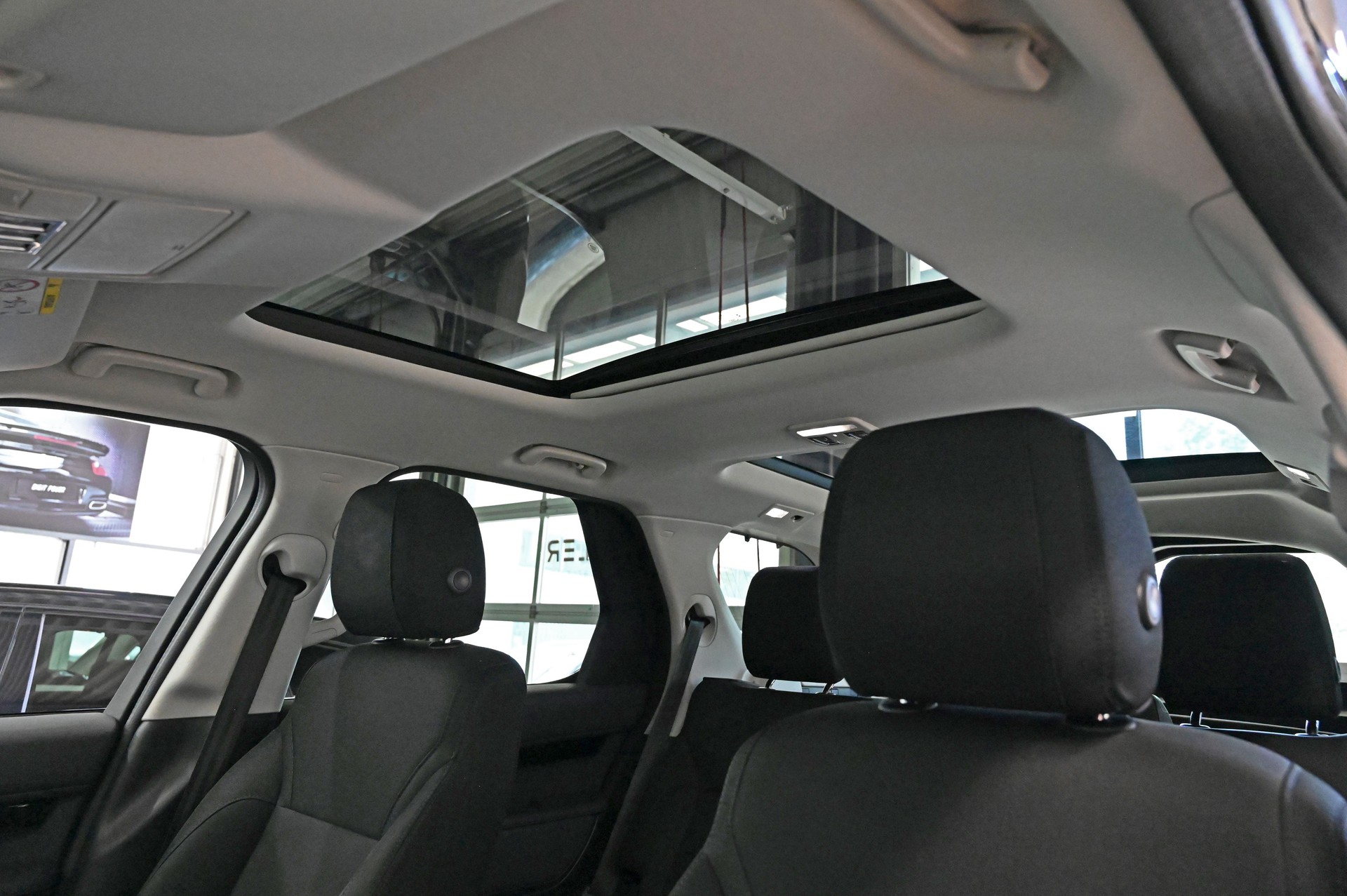 LAND ROVER Discovery 2.0 SD4 SE Automatic-image-10