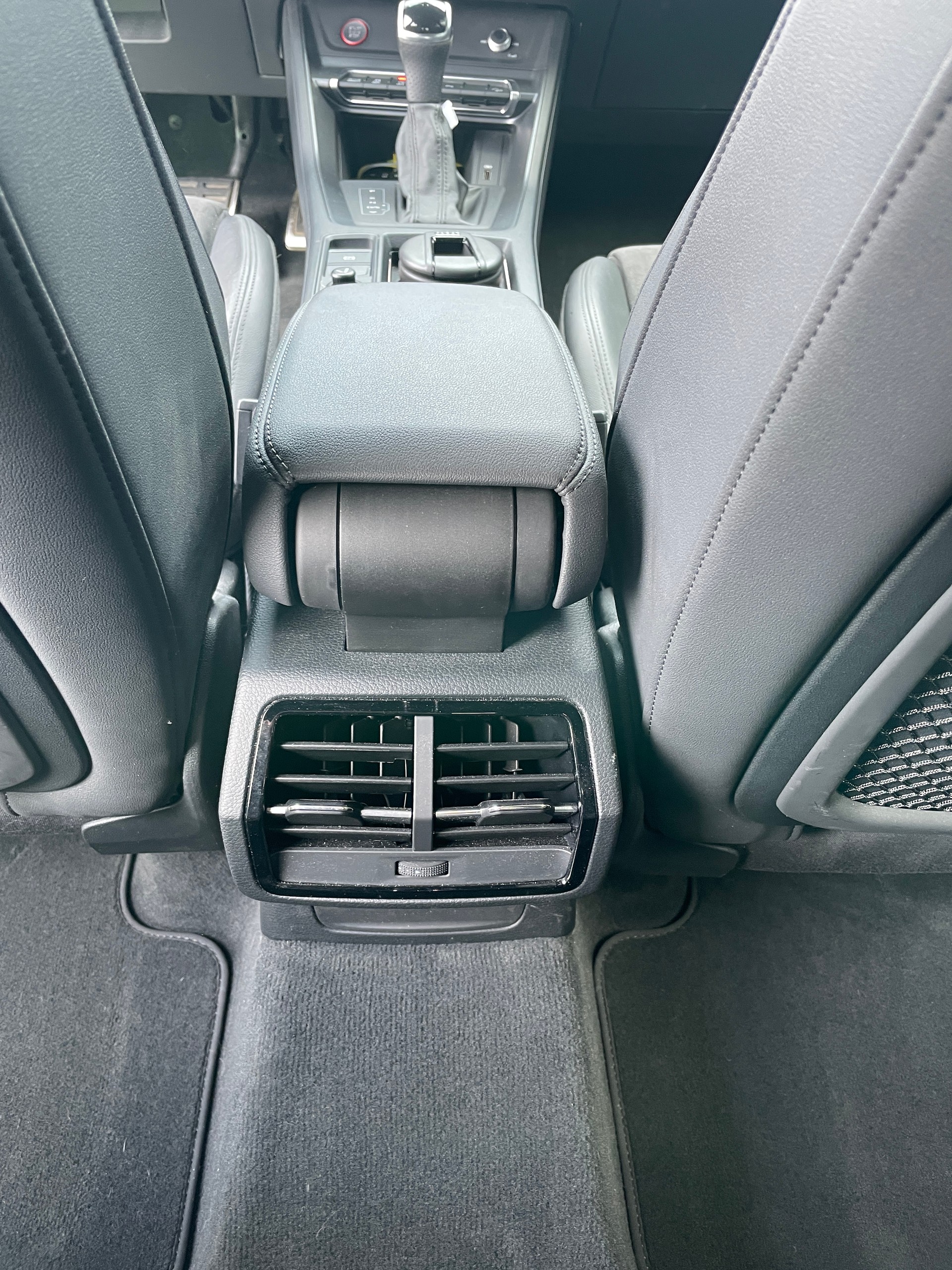 AUDI RS Q3 2.5 TFSI quattro S tronic-image-18