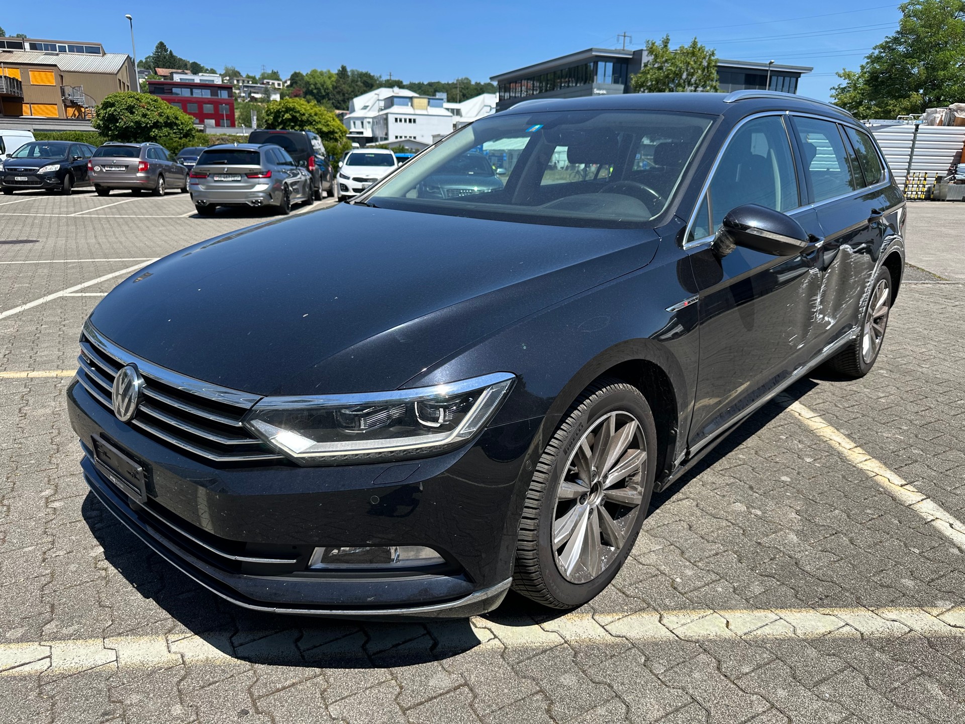VW Passat Variant 2.0 TDI BMT Highline DSG 4Motion-image-1