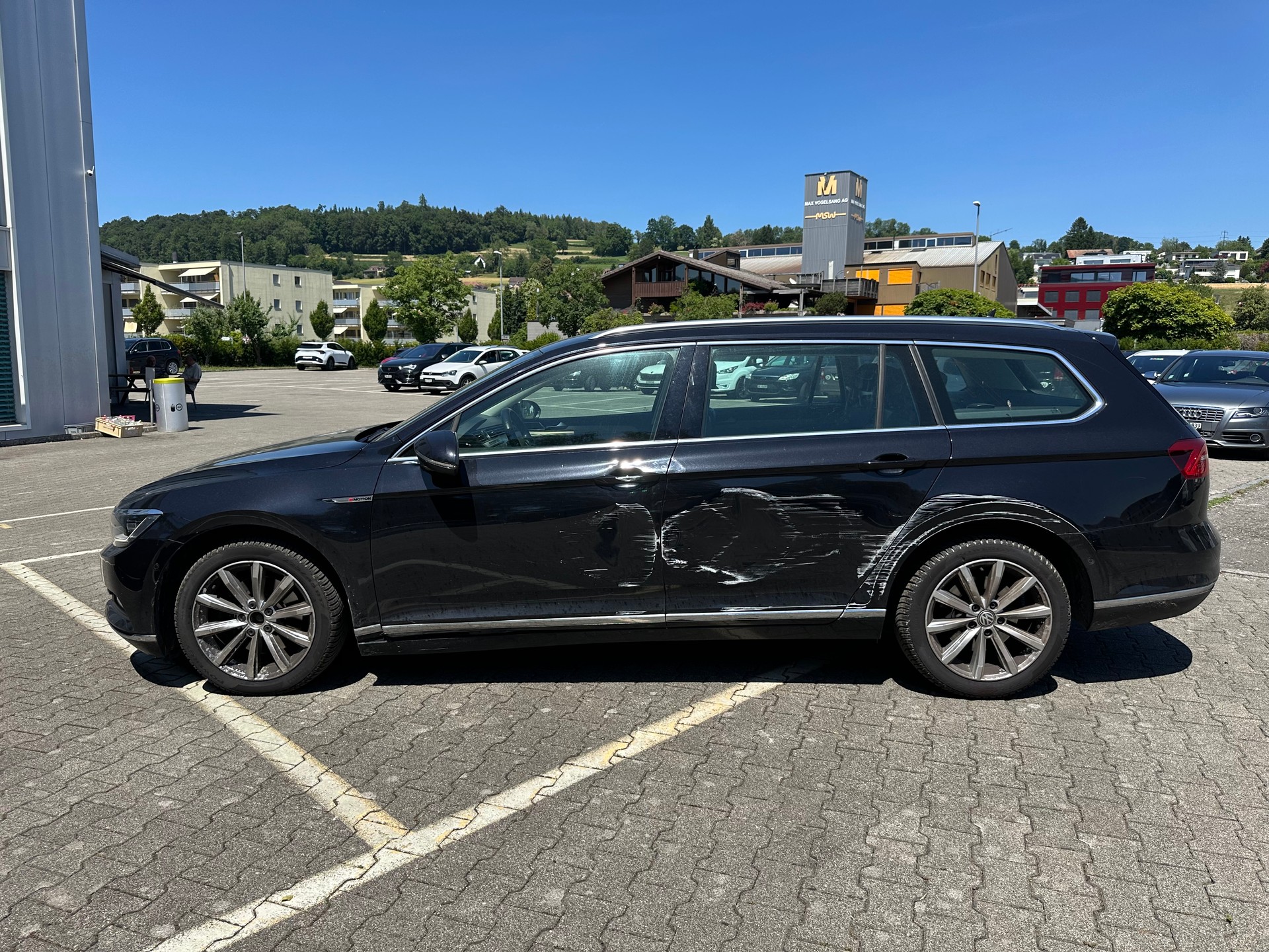 VW Passat Variant 2.0 TDI BMT Highline DSG 4Motion-image-2