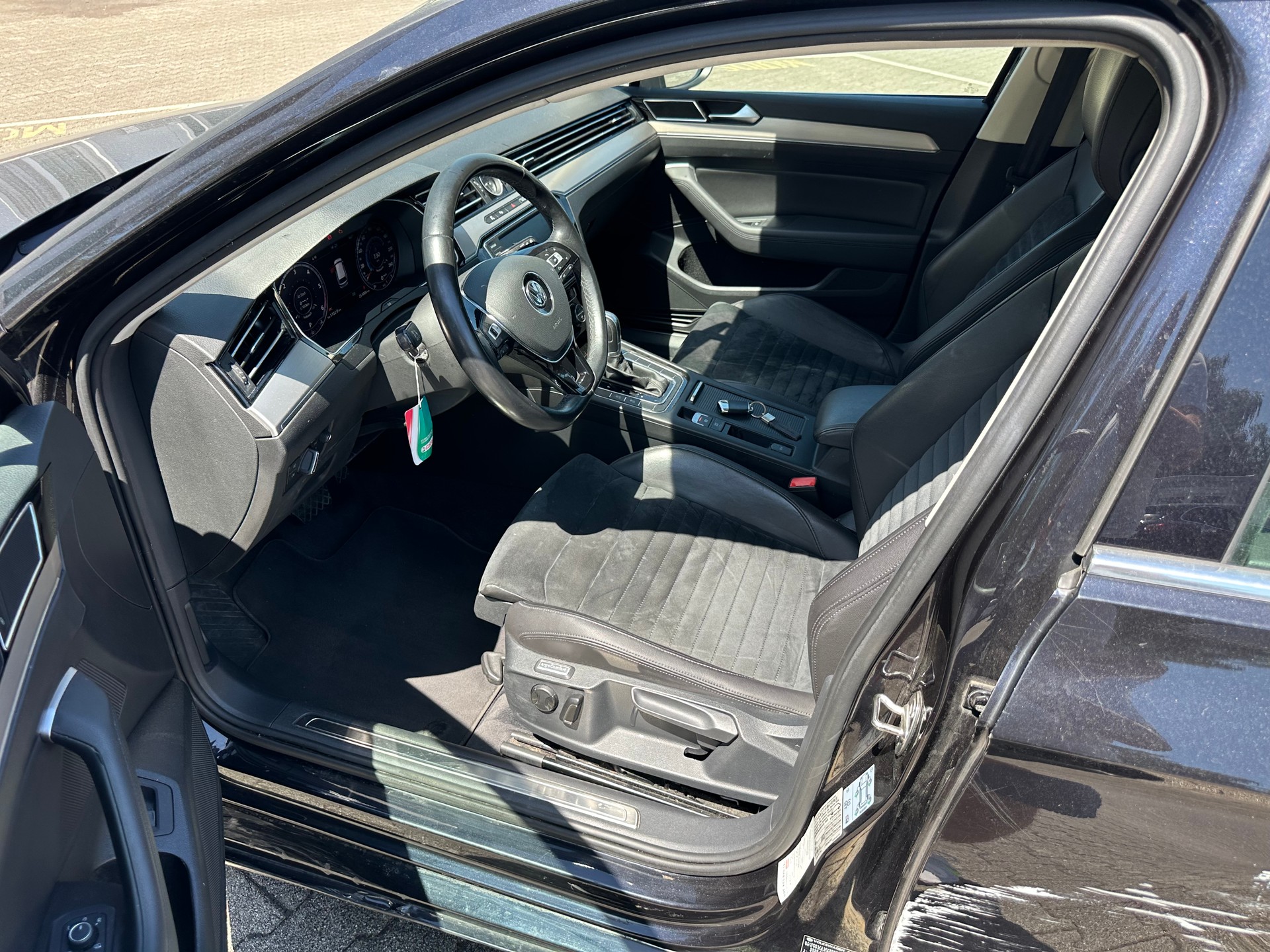VW Passat Variant 2.0 TDI BMT Highline DSG 4Motion-image-9