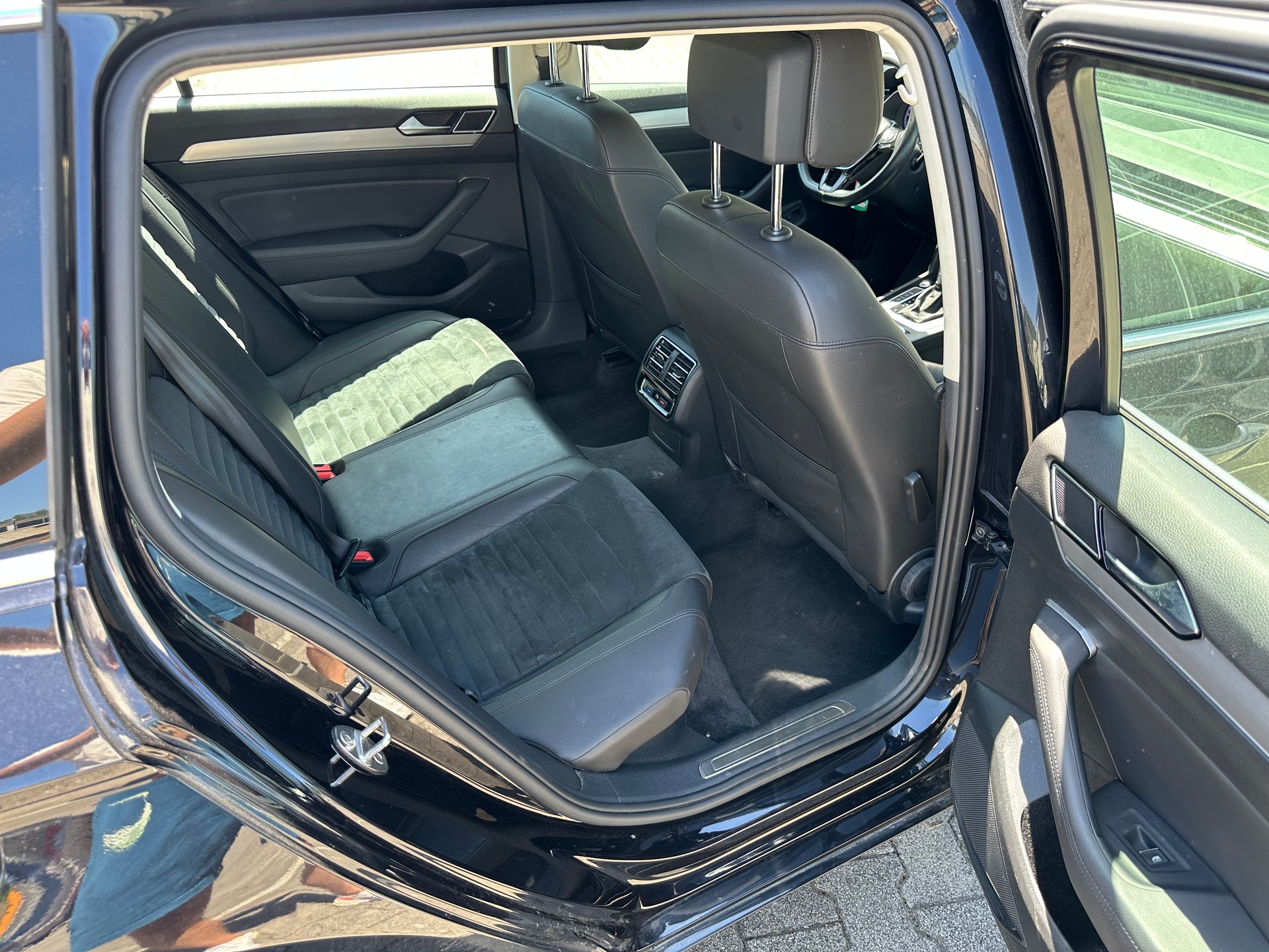 VW Passat Variant 2.0 TDI BMT Highline DSG 4Motion-image-12
