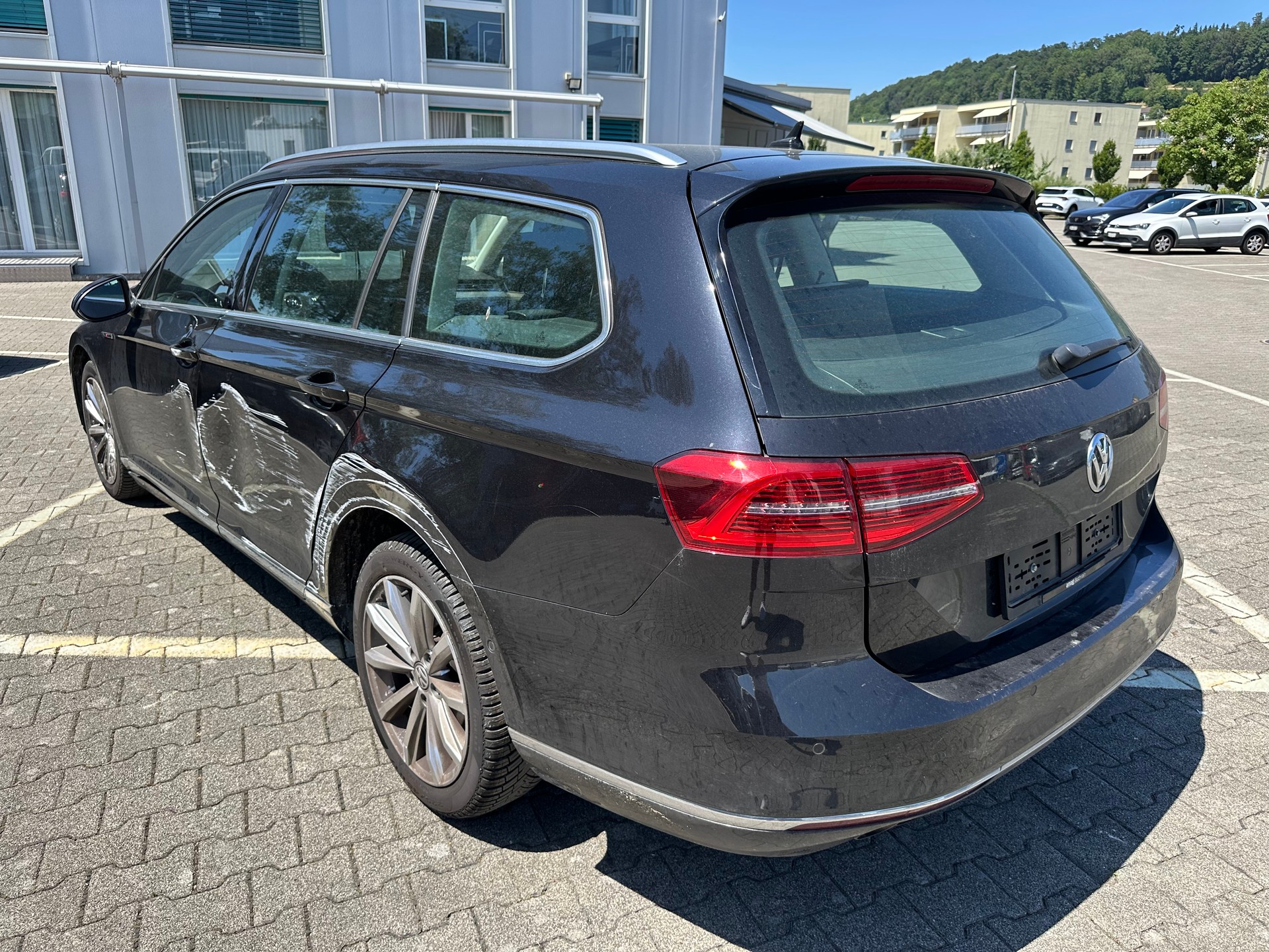 VW Passat Variant 2.0 TDI BMT Highline DSG 4Motion-image-3