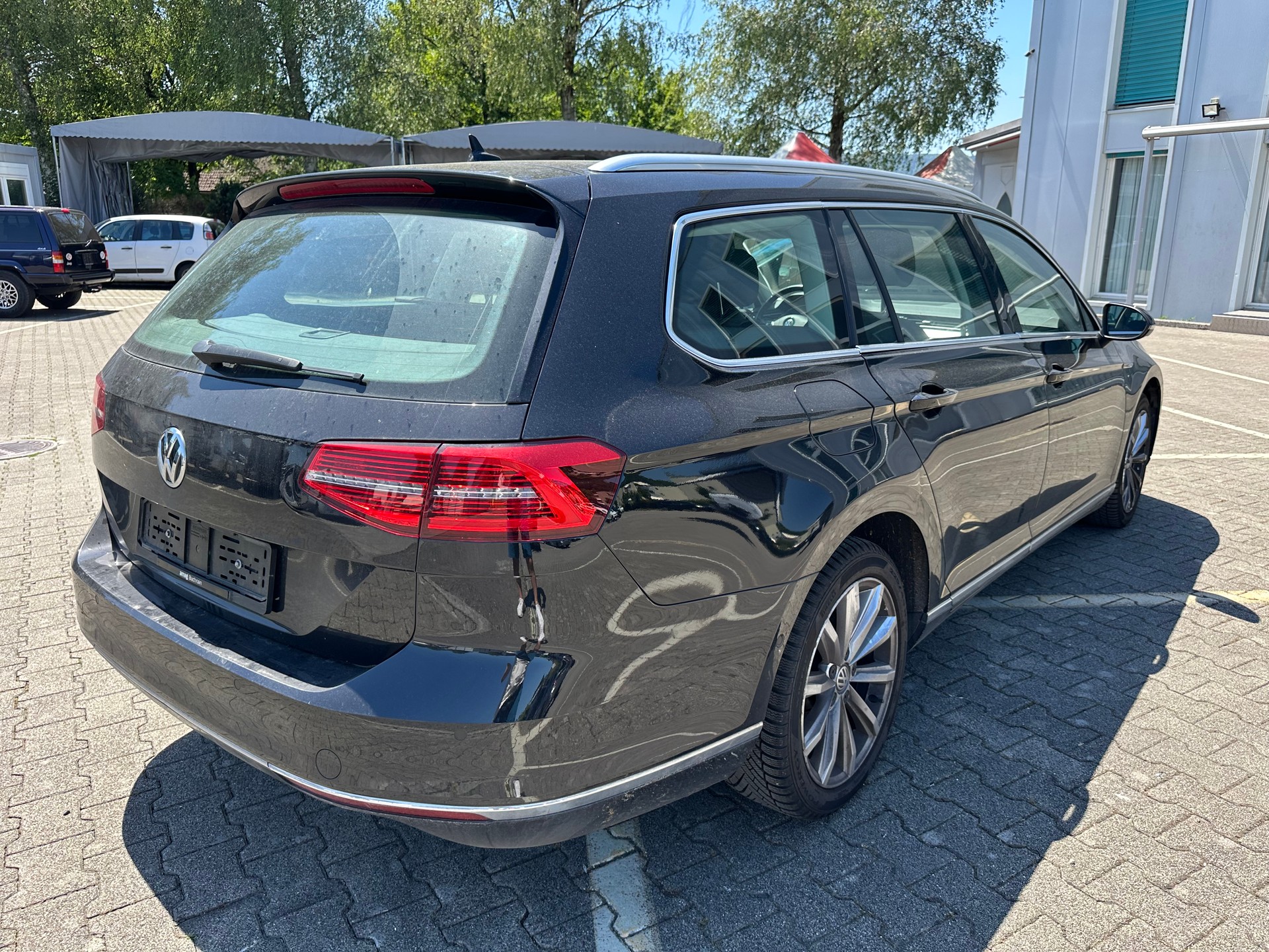 VW Passat Variant 2.0 TDI BMT Highline DSG 4Motion-image-5