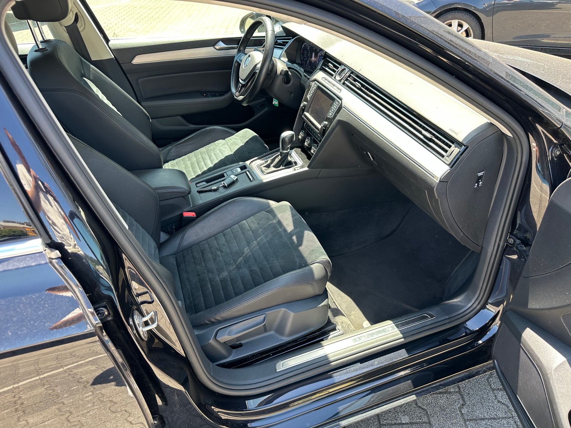 VW Passat Variant 2.0 TDI BMT Highline DSG 4Motion-image-8