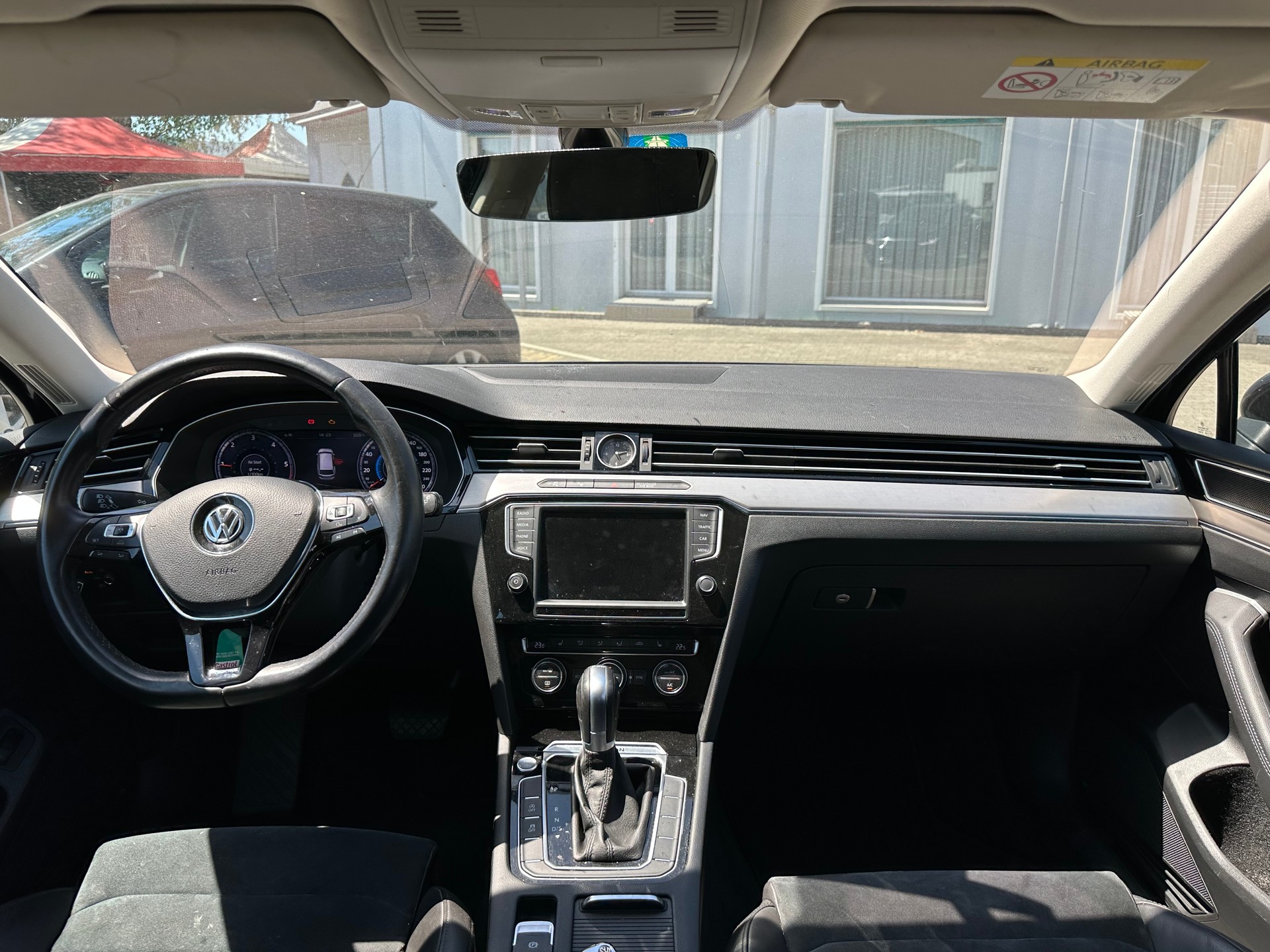 VW Passat Variant 2.0 TDI BMT Highline DSG 4Motion-image-11