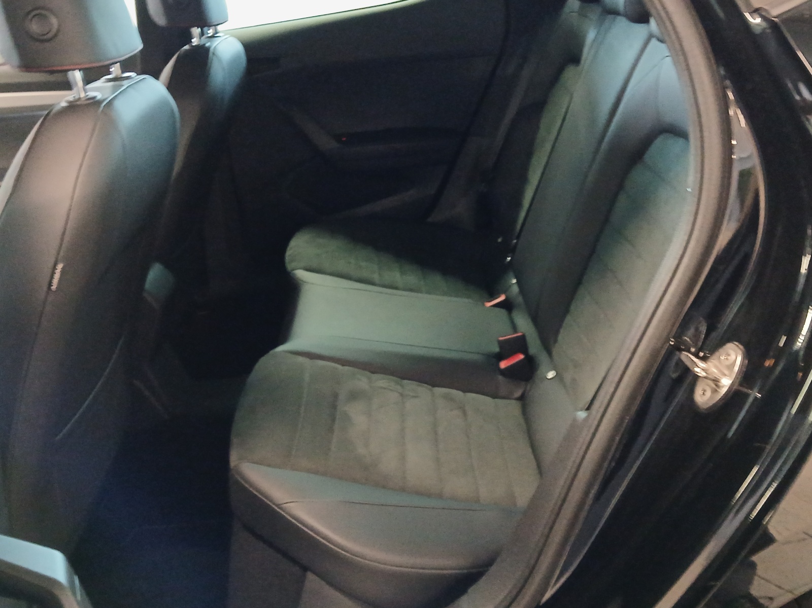 SEAT Ibiza 1.5 EcoTSI Hola FR DSG-image-11