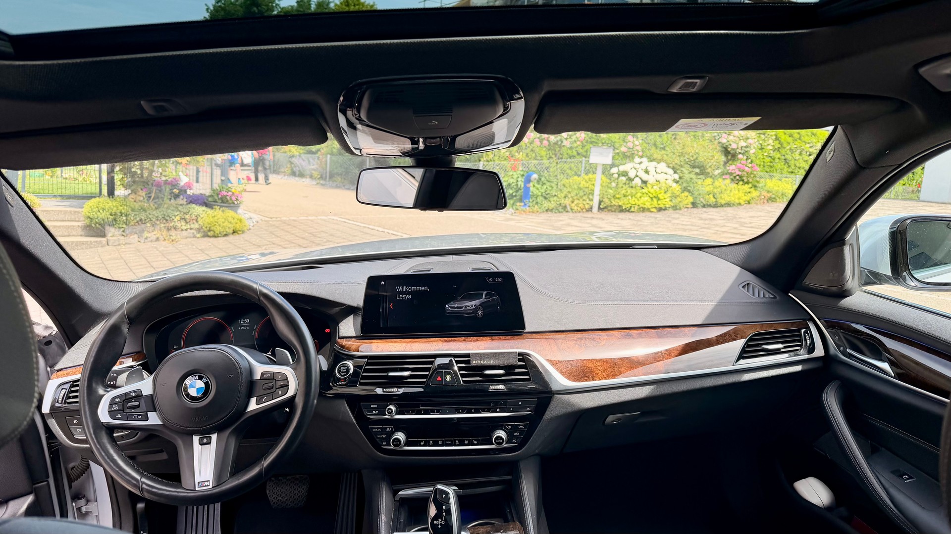 BMW 530i xDrive-image-11