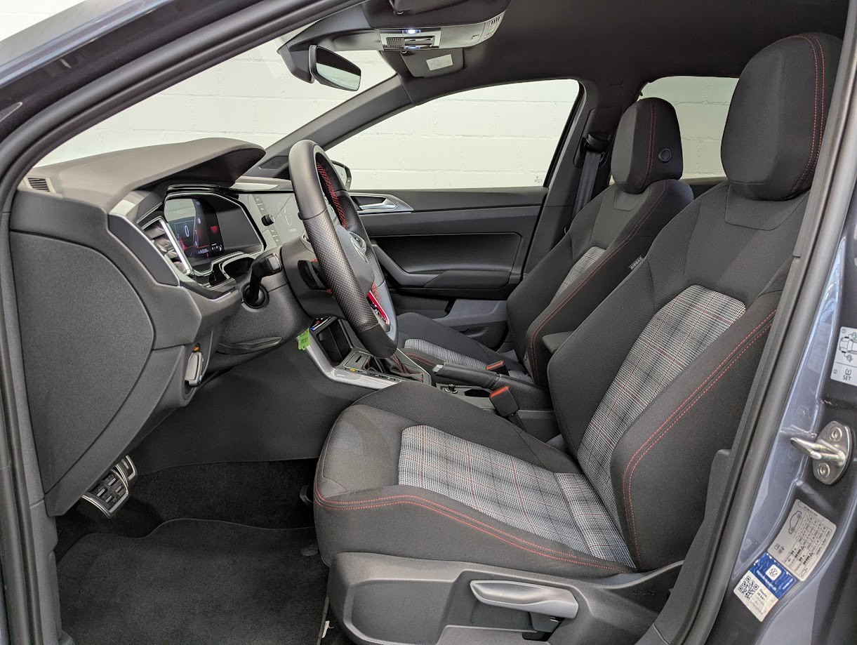 VW Polo 2.0 TSI GTI DSG*1.HAND WERKSGAR IQ-MATRIX LED SITZHEIZUNG KLIMAAUTO FULL-ASSISTS WIRELESS-APP*-image-4