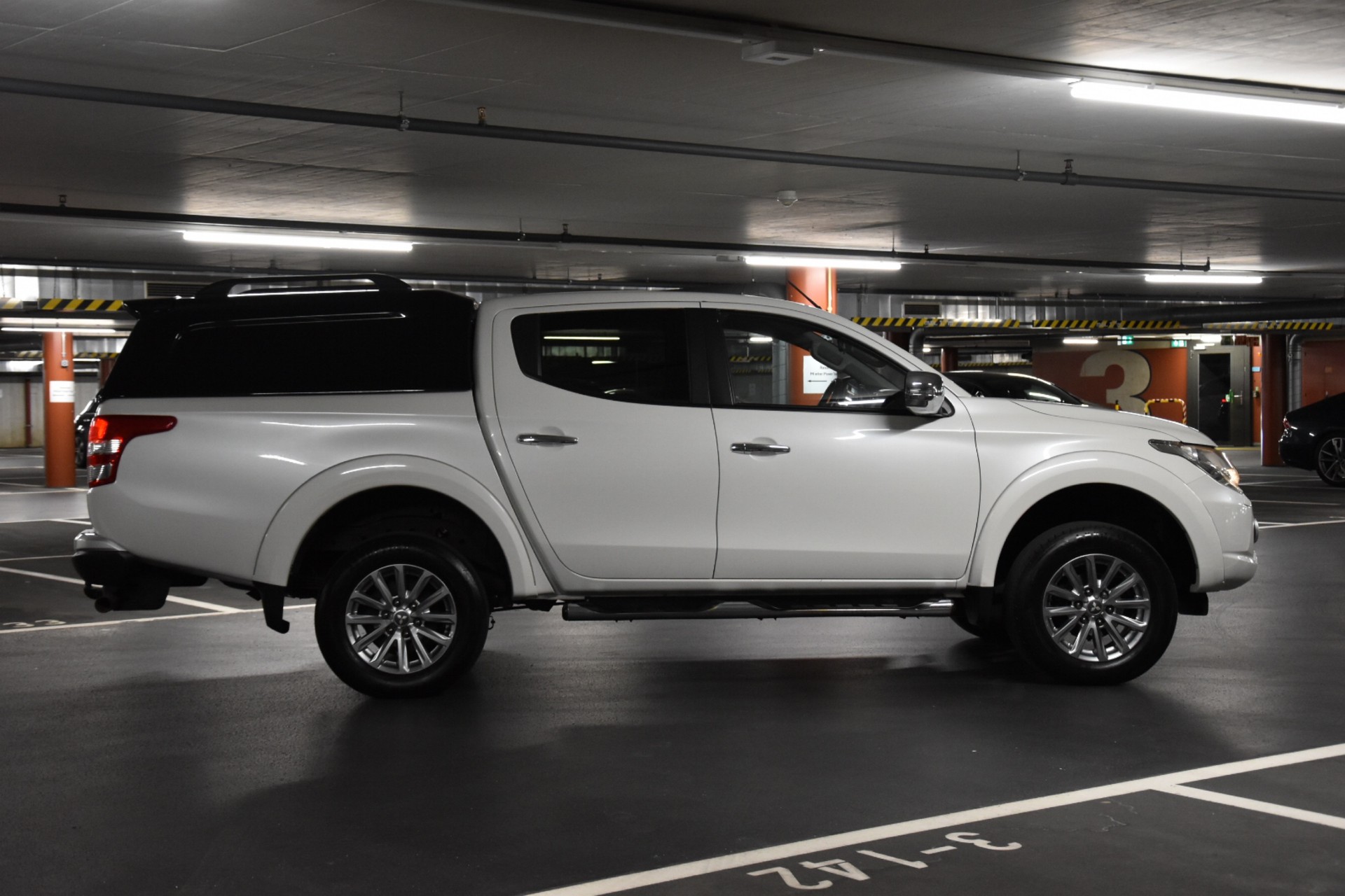 MITSUBISHI L 200 2.4 Style Double Cab A-image-9