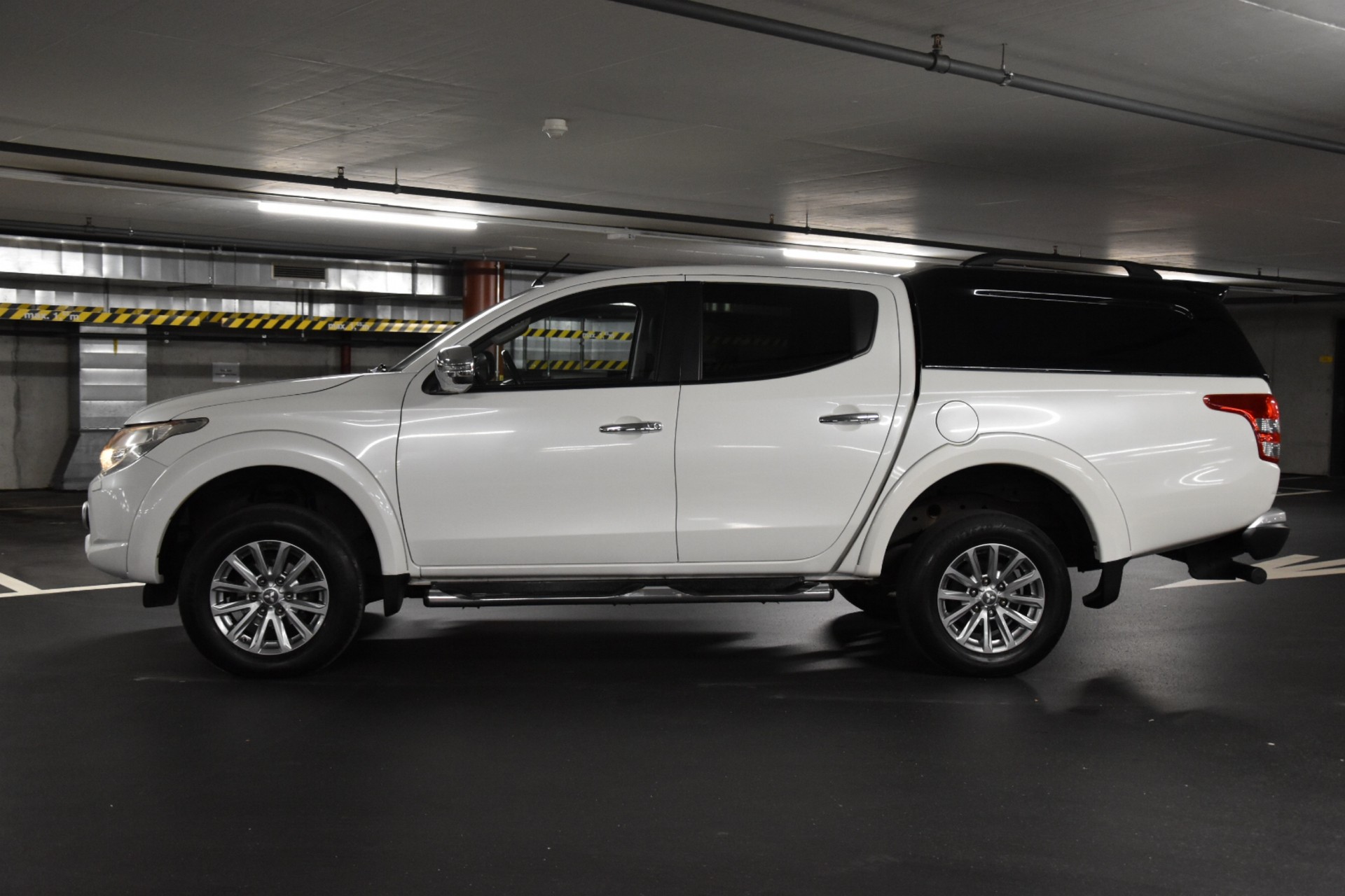 MITSUBISHI L 200 2.4 Style Double Cab A-image-2