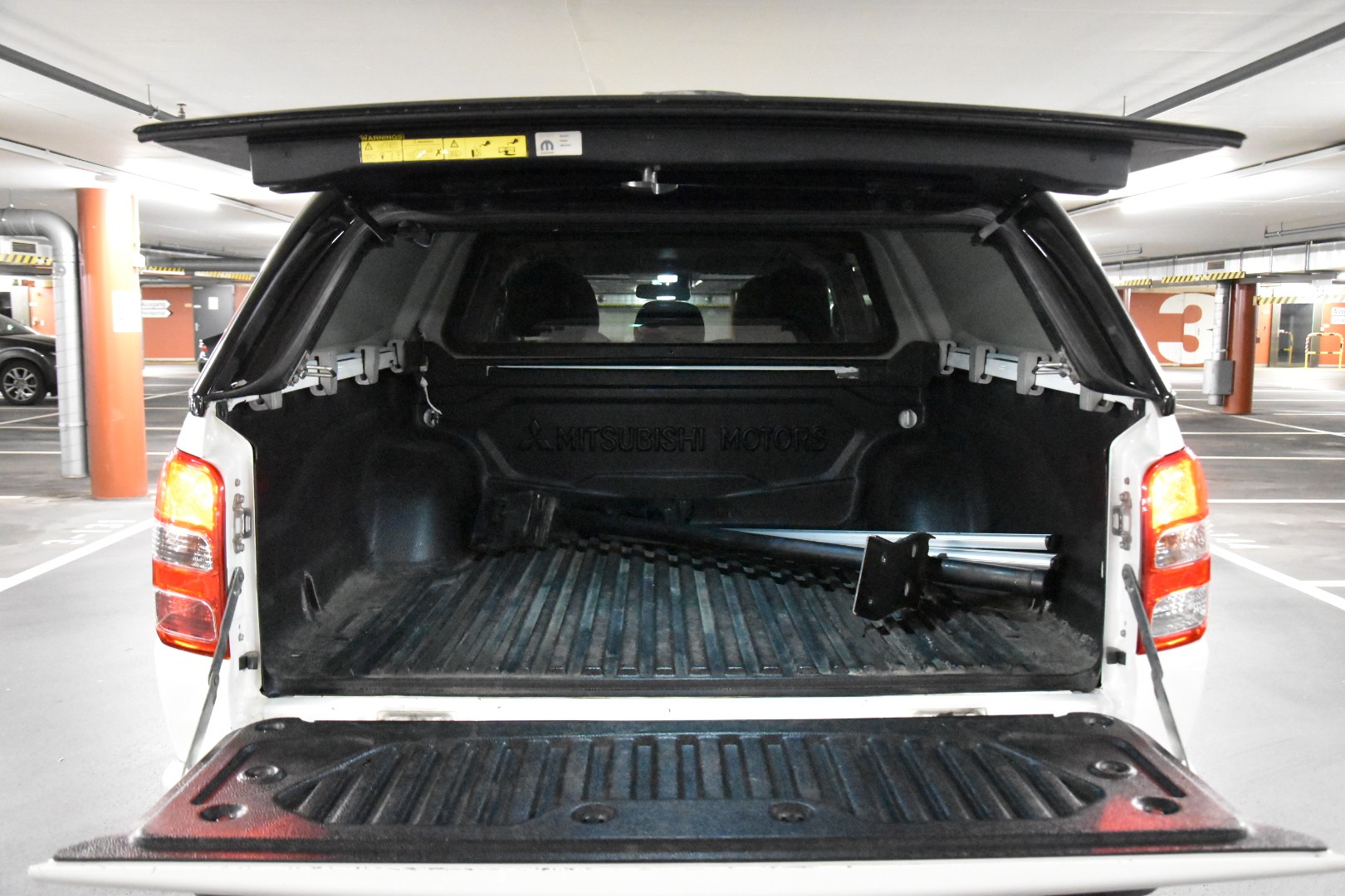 MITSUBISHI L 200 2.4 Style Double Cab A-image-7