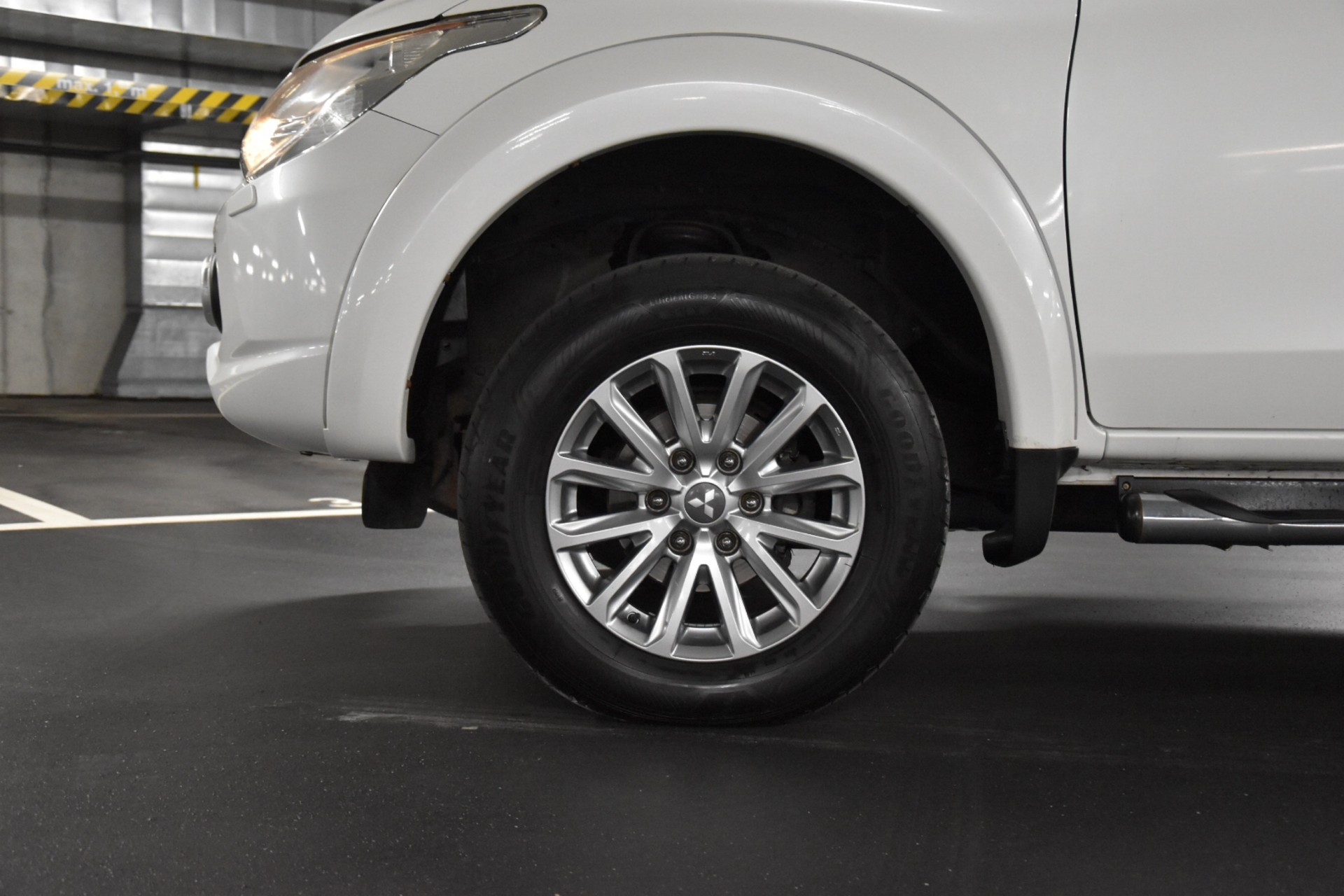 MITSUBISHI L 200 2.4 Style Double Cab A-image-1
