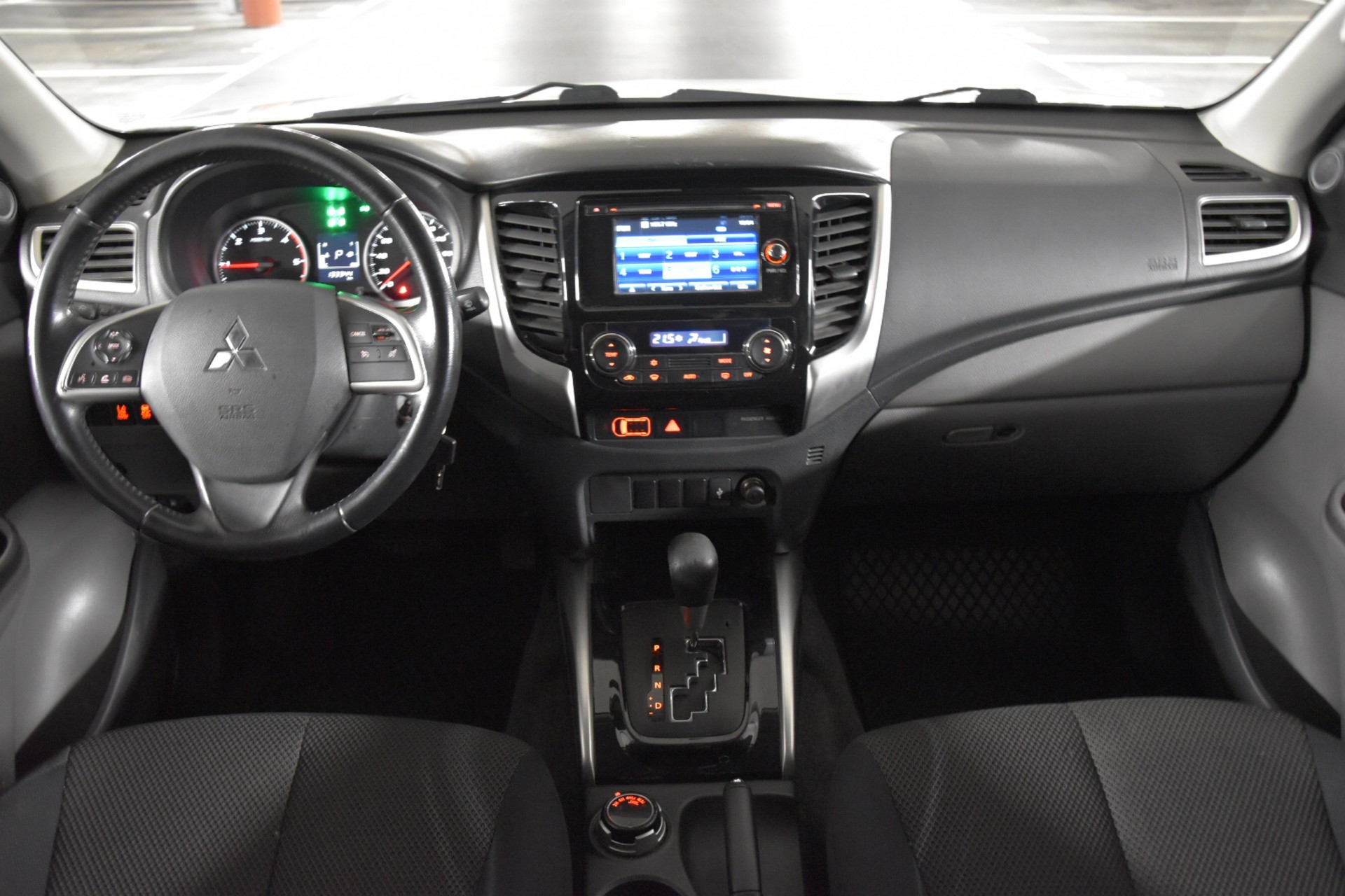MITSUBISHI L 200 2.4 Style Double Cab A-image-11