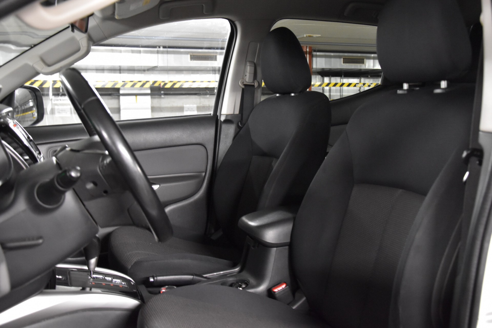 MITSUBISHI L 200 2.4 Style Double Cab A-image-19