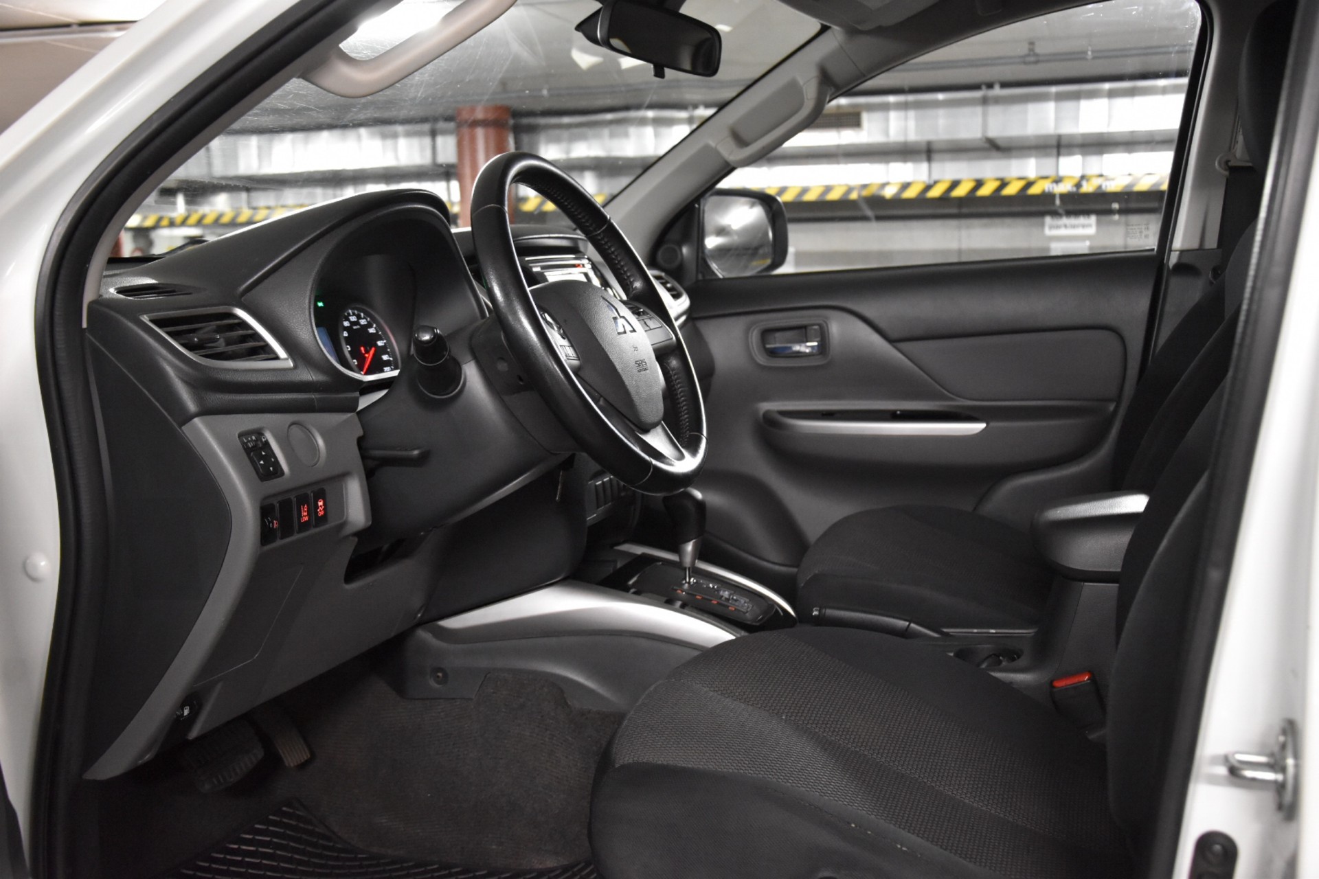 MITSUBISHI L 200 2.4 Style Double Cab A-image-18