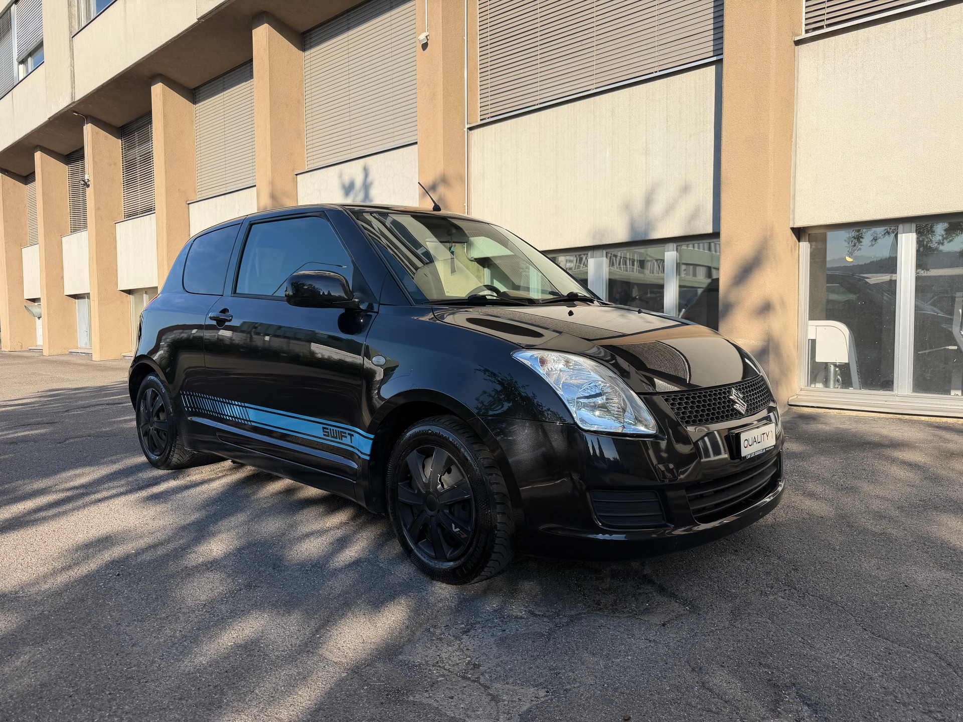 SUZUKI Swift 1.3i 16V GL Top-image-2