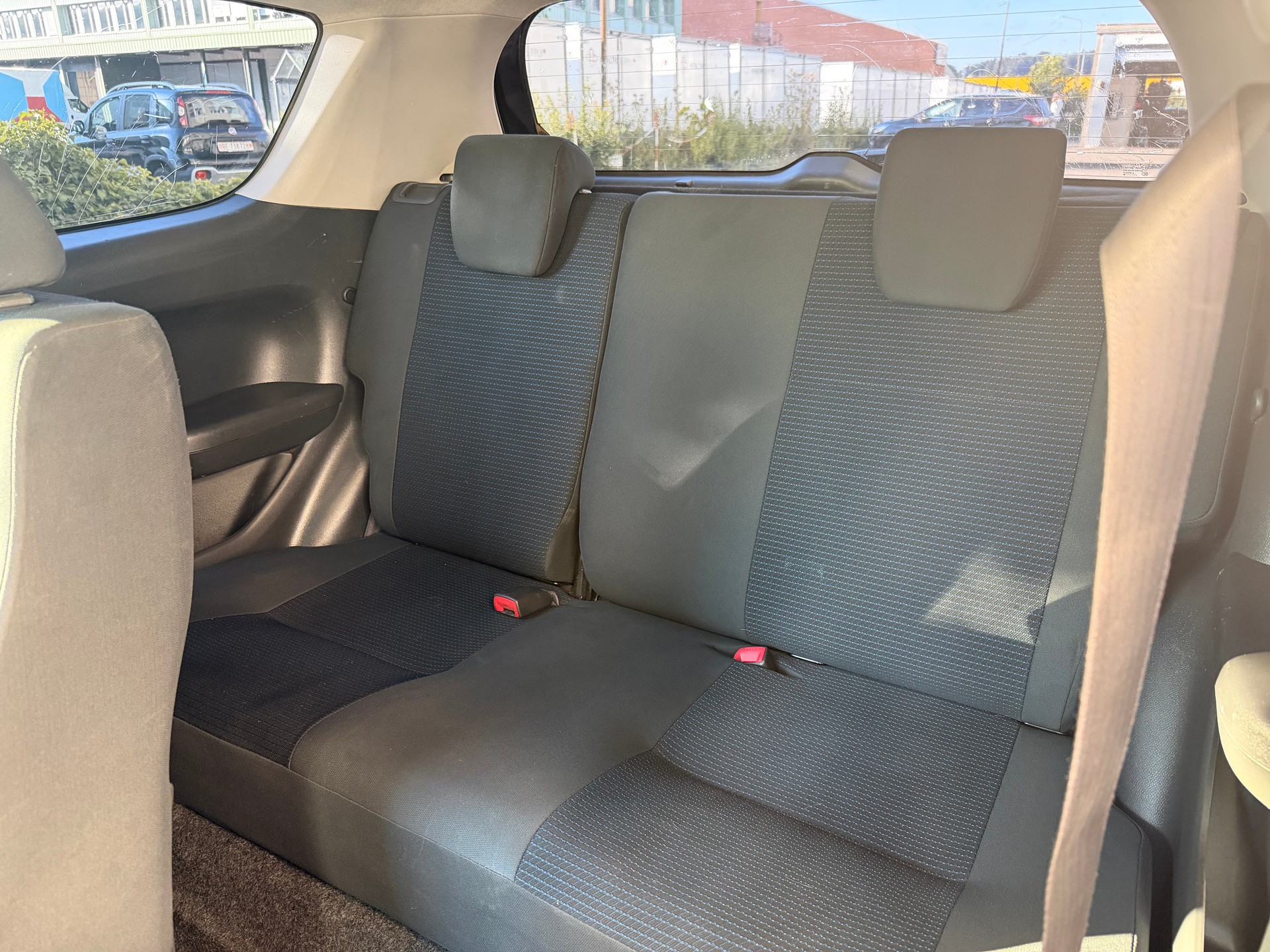 SUZUKI Swift 1.3i 16V GL Top-image-9
