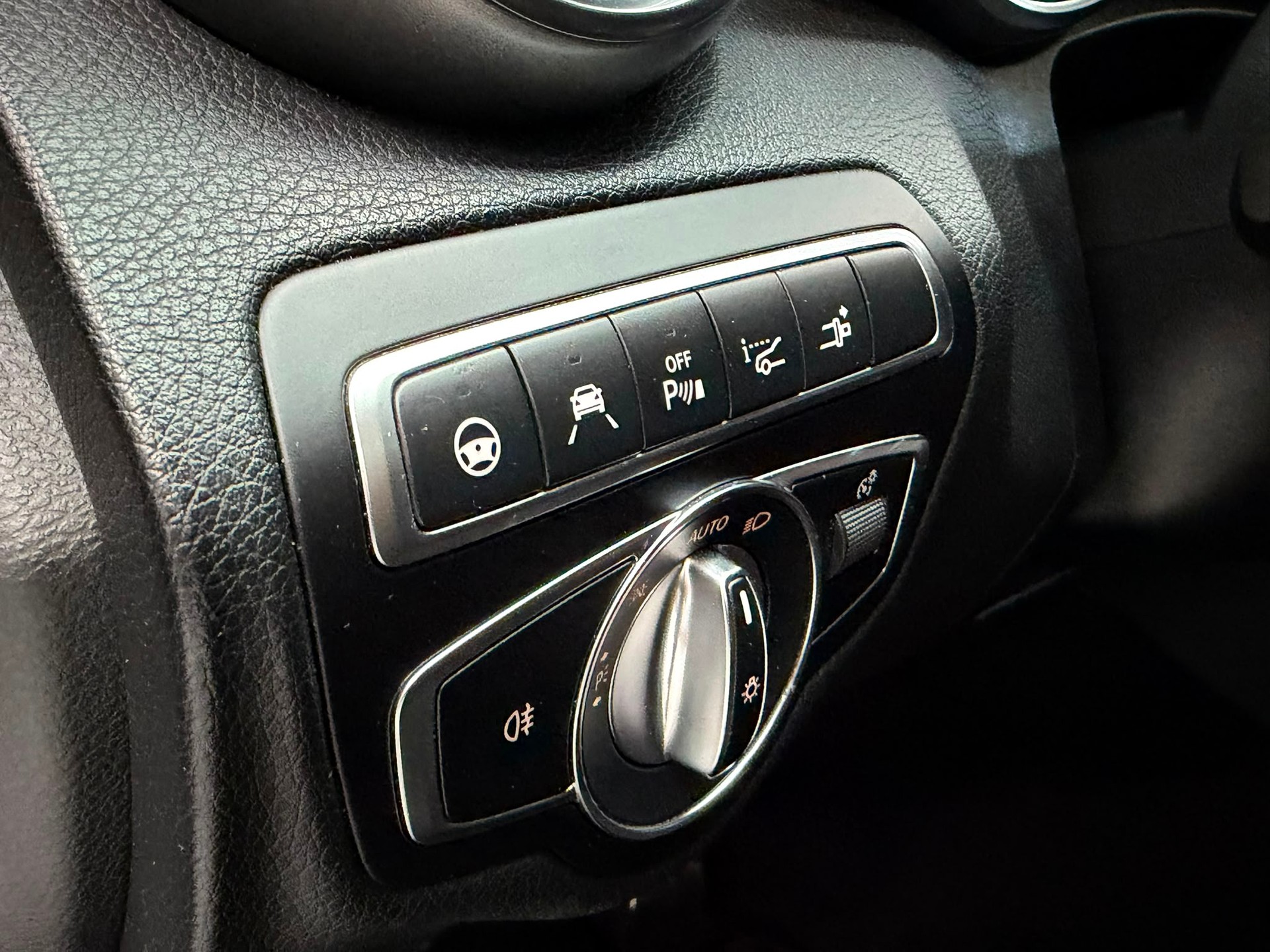 MERCEDES-BENZ C 63 S AMG 9G-tronic-image-24