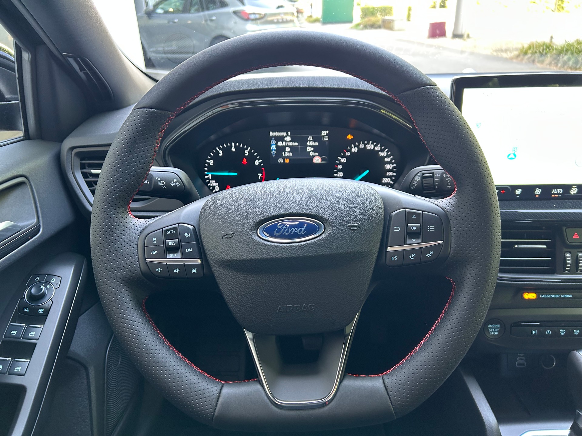 FORD Focus 1.0 MHEV ST-Line Automat-image-9