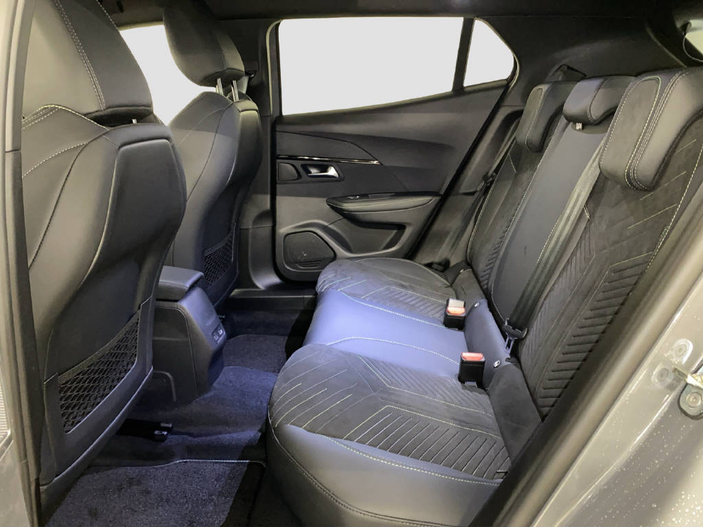 PEUGEOT 2008 1.2 Hybrid 145 GT-image-12