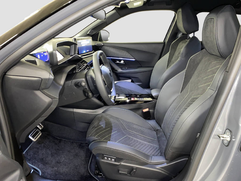 PEUGEOT 2008 1.2 Hybrid 145 GT-image-5